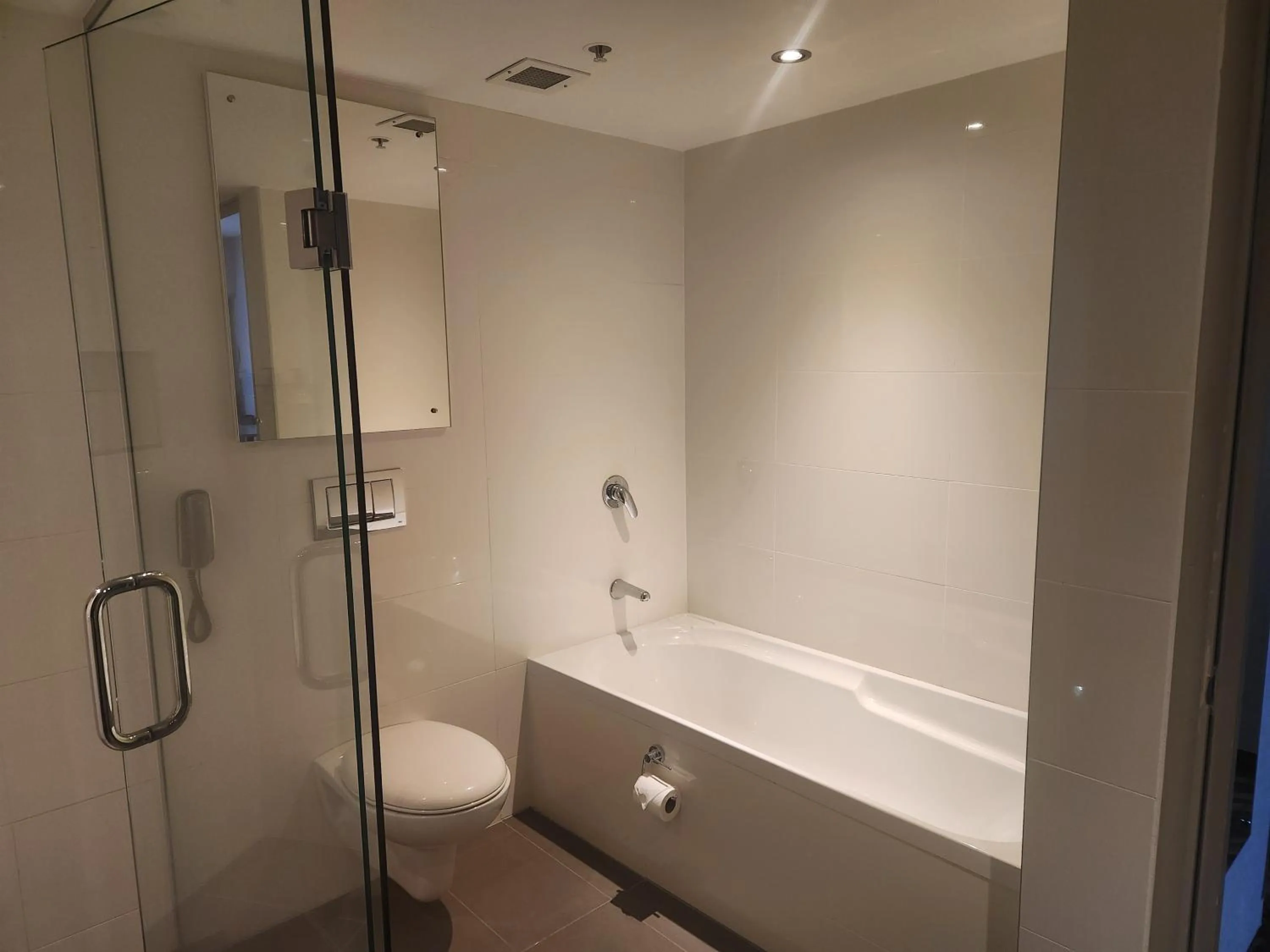 Bathroom in Waipuna Hotel & Conference Centre