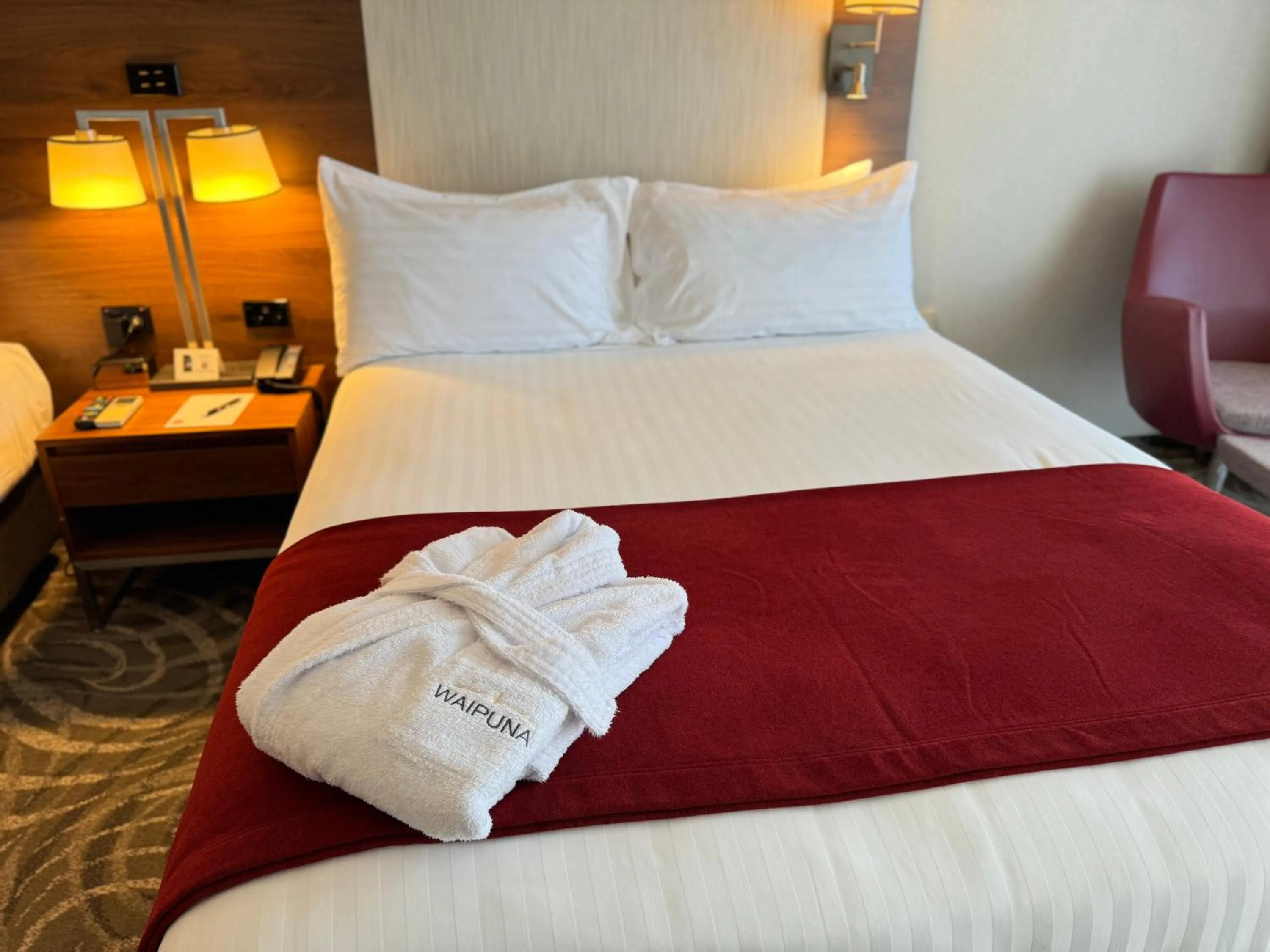 Bed in Waipuna Hotel & Conference Centre