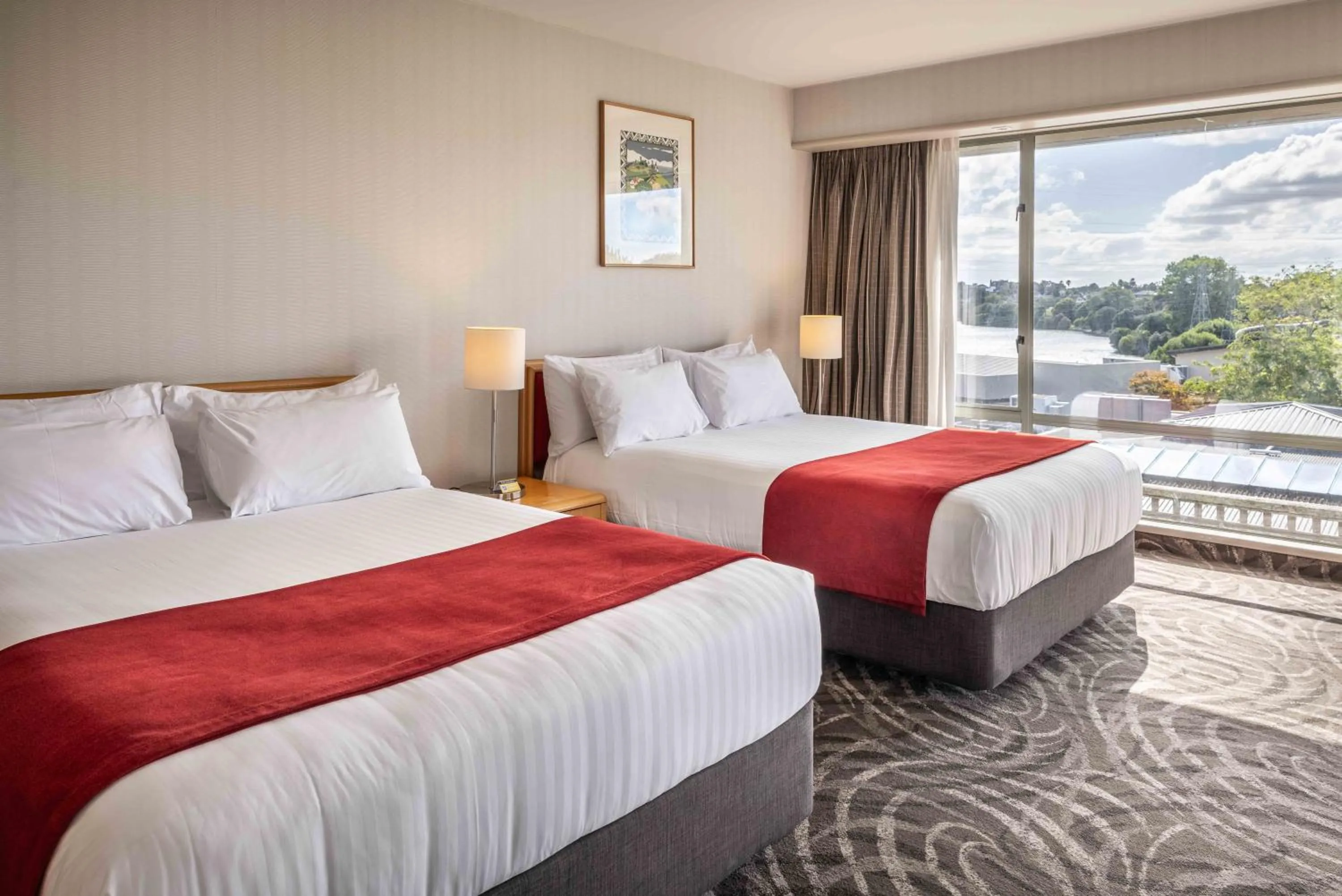 Bed in Waipuna Hotel & Conference Centre