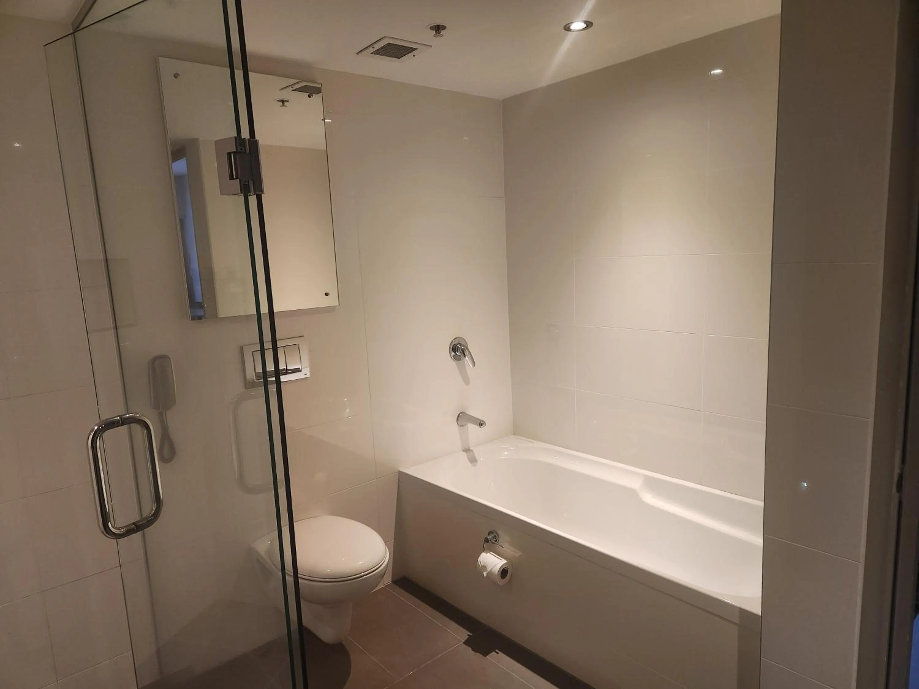 Bathroom in Waipuna Hotel & Conference Centre