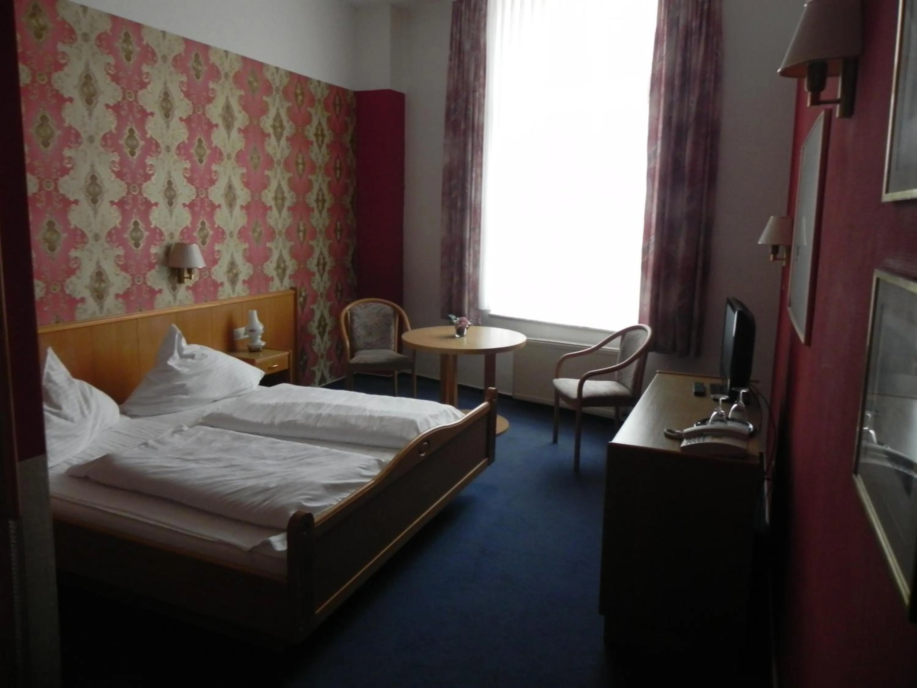 Photo of the whole room, Bed in Zur Eldenburg