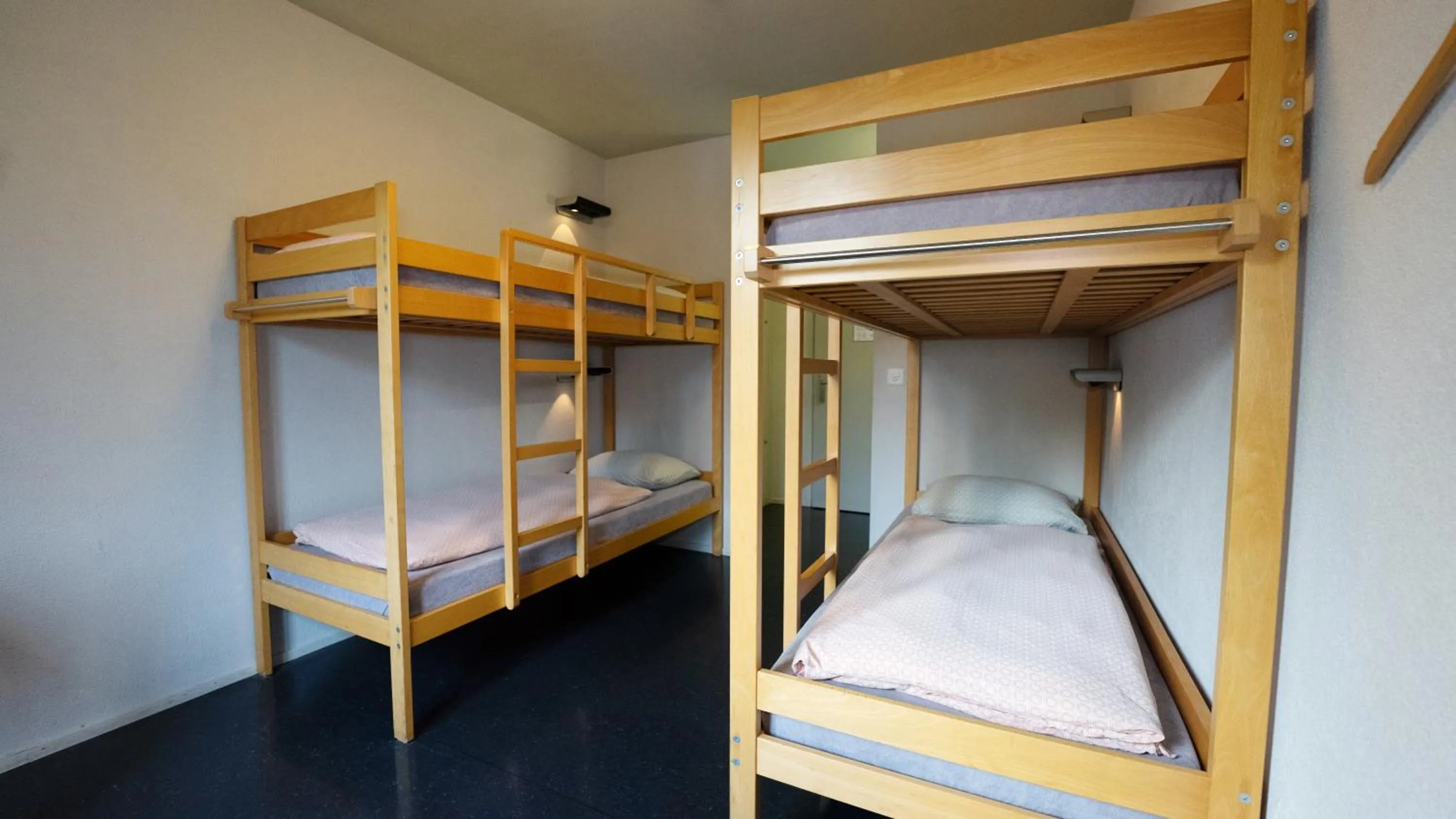 Photo of the whole room, Bed in Zermatt Youth Hostel