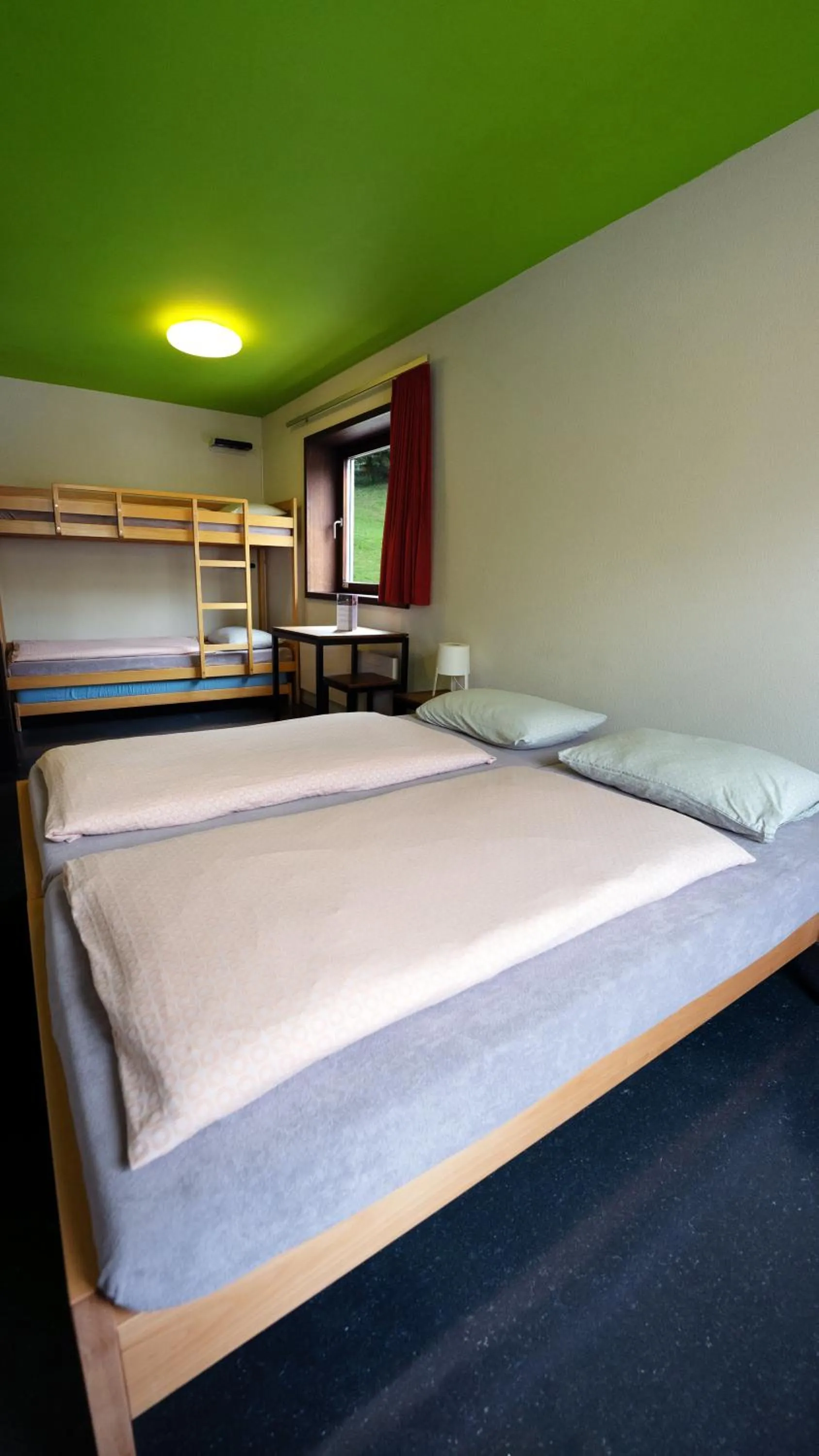 Photo of the whole room, Bed in Zermatt Youth Hostel