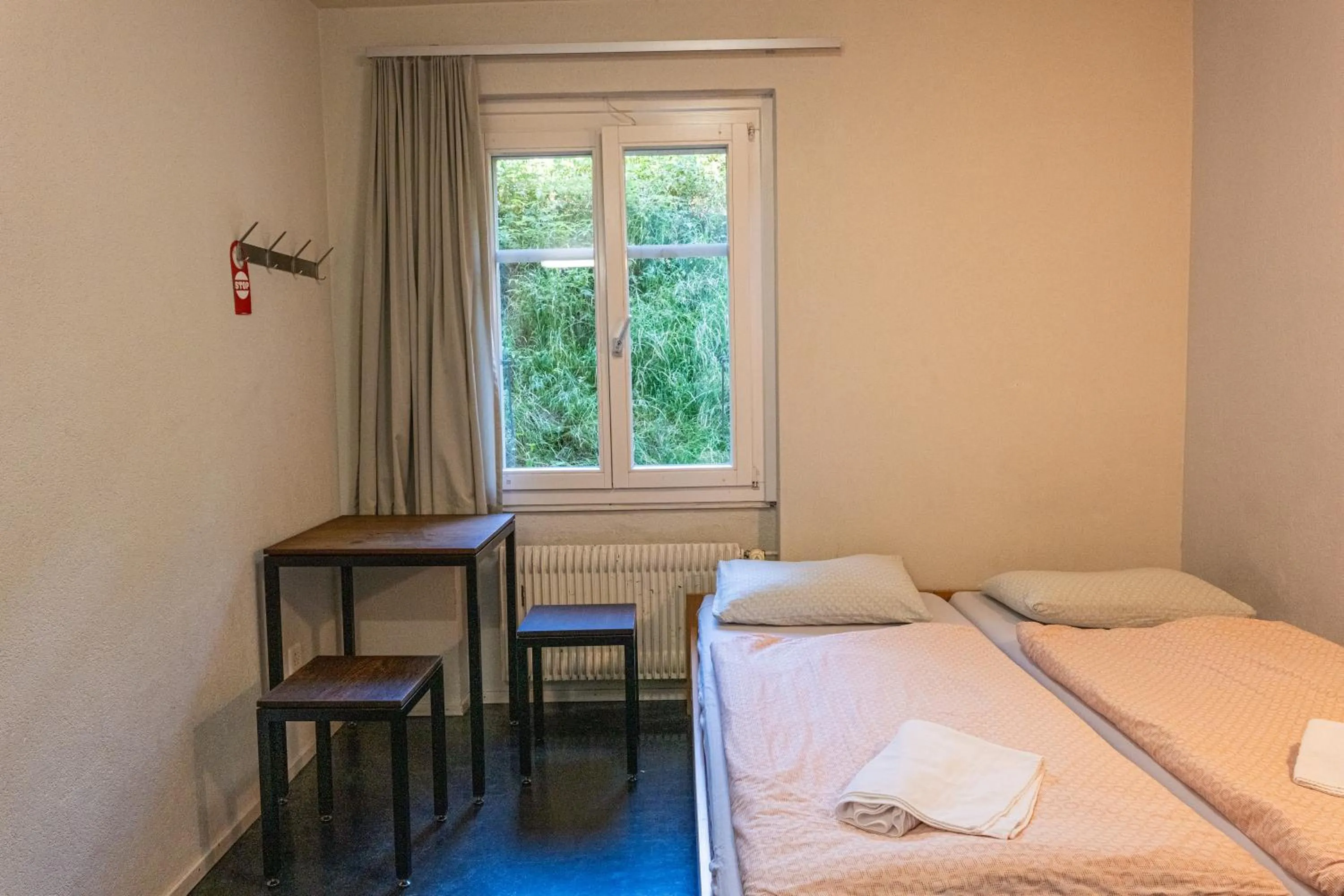 Bedroom, Bed in Zermatt Youth Hostel