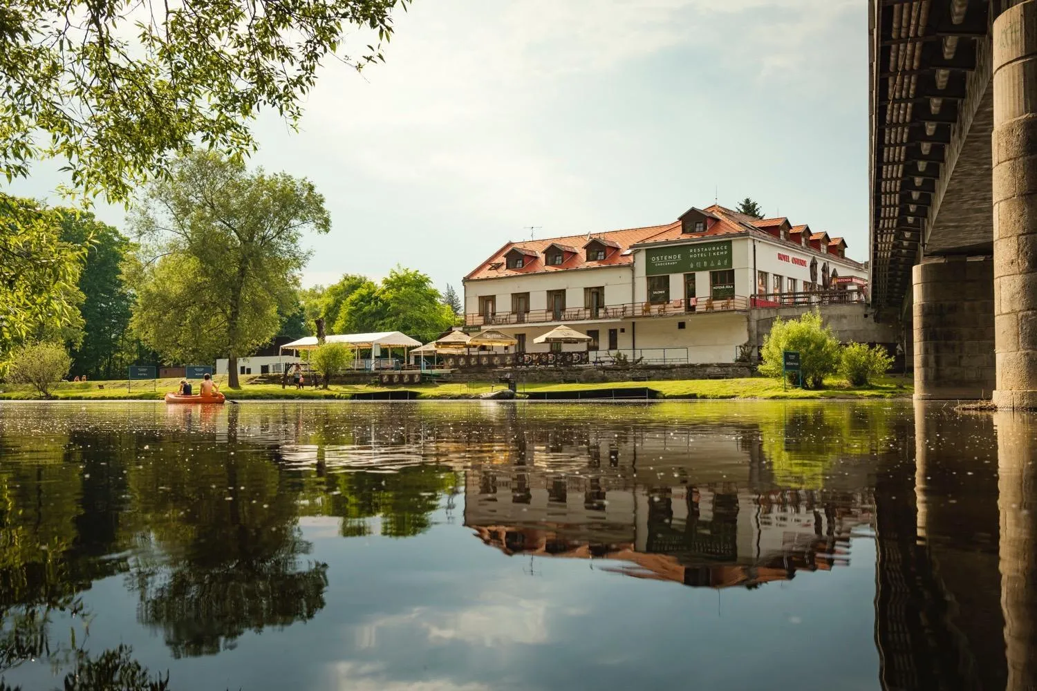 Ostende Chocerady - ubytování u řeky