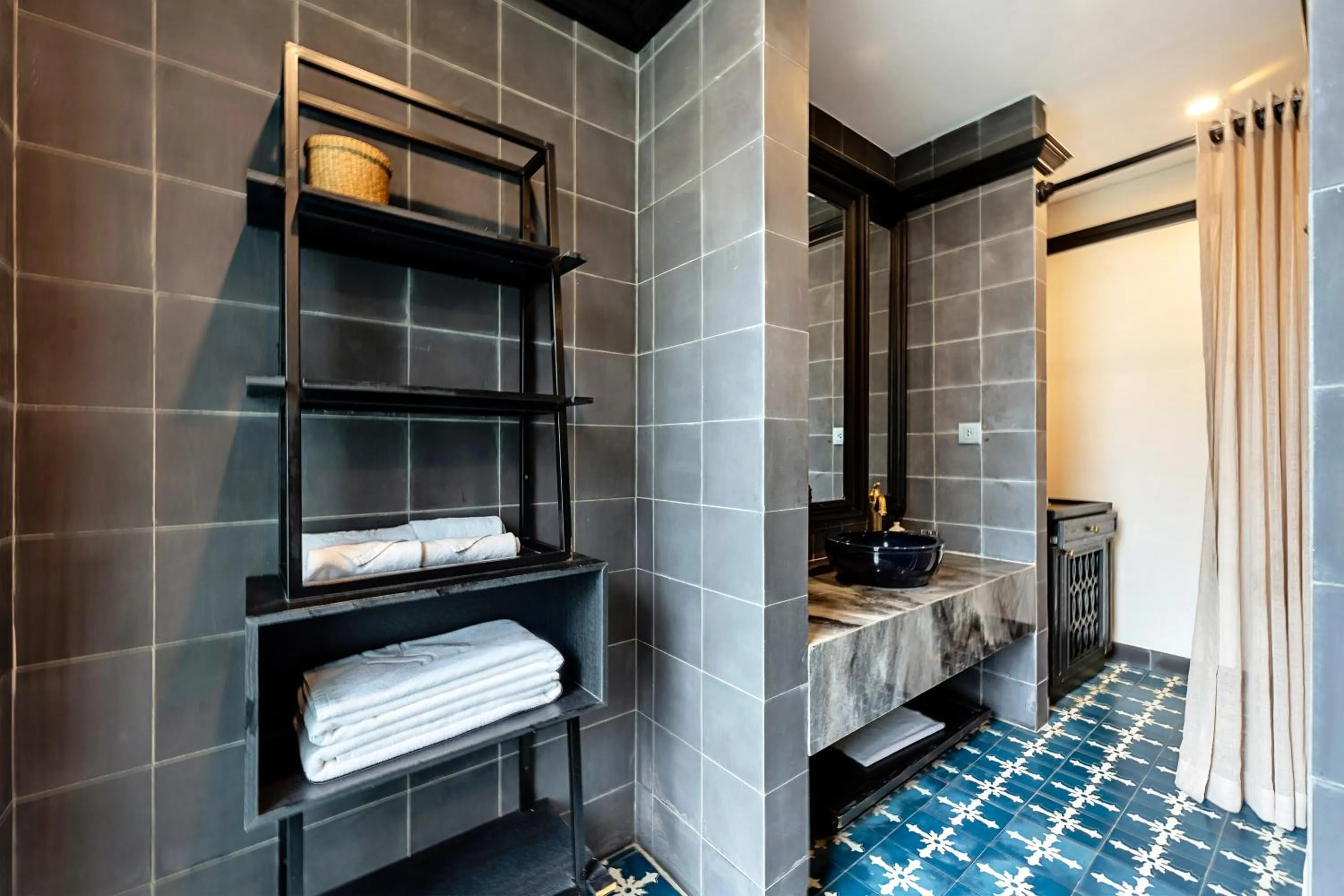 Toilet, Bed in Sol An Bang Beach Resort & Spa