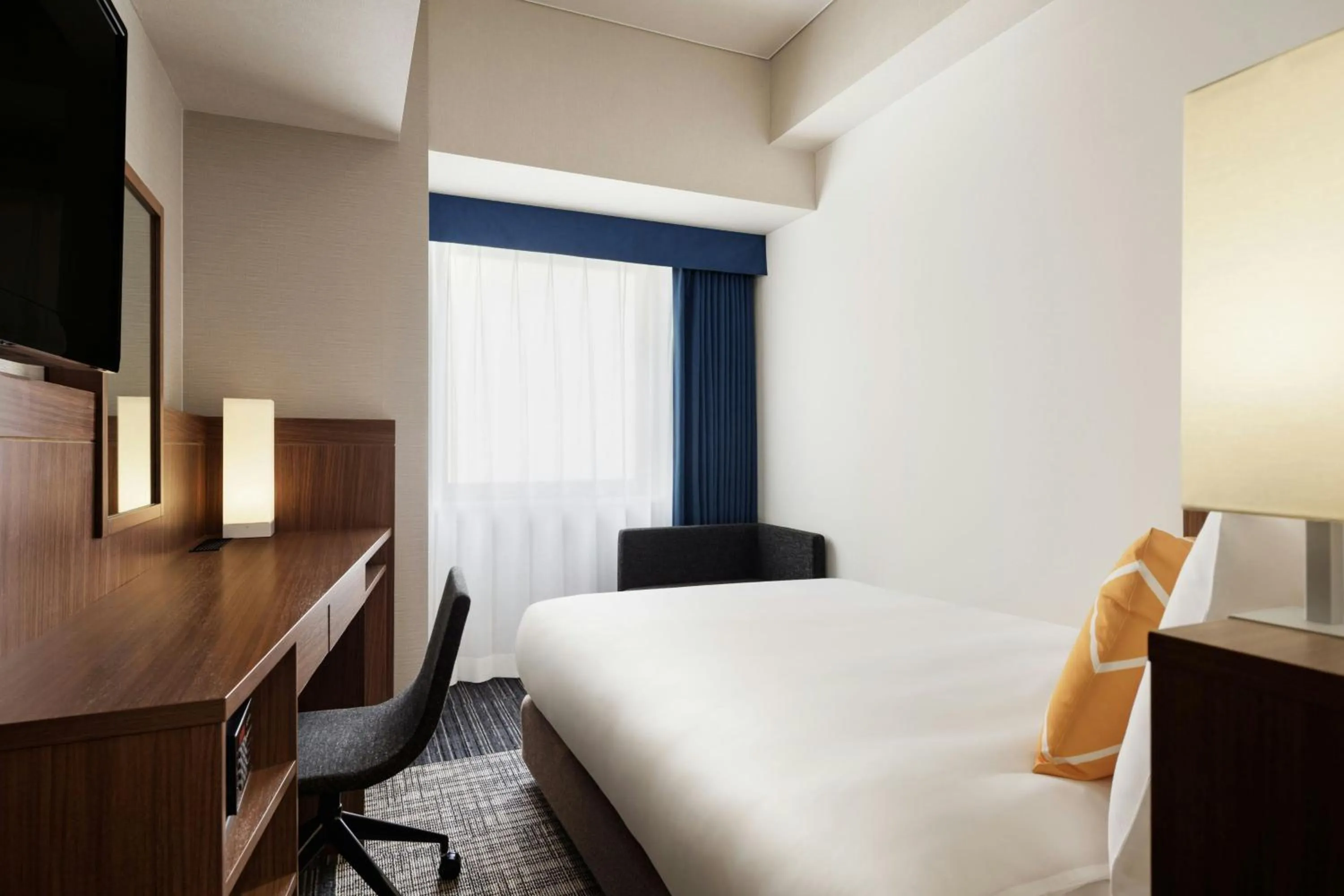 Photo of the whole room, Bed in Four Points Flex by Sheraton Fukuoka Hakata