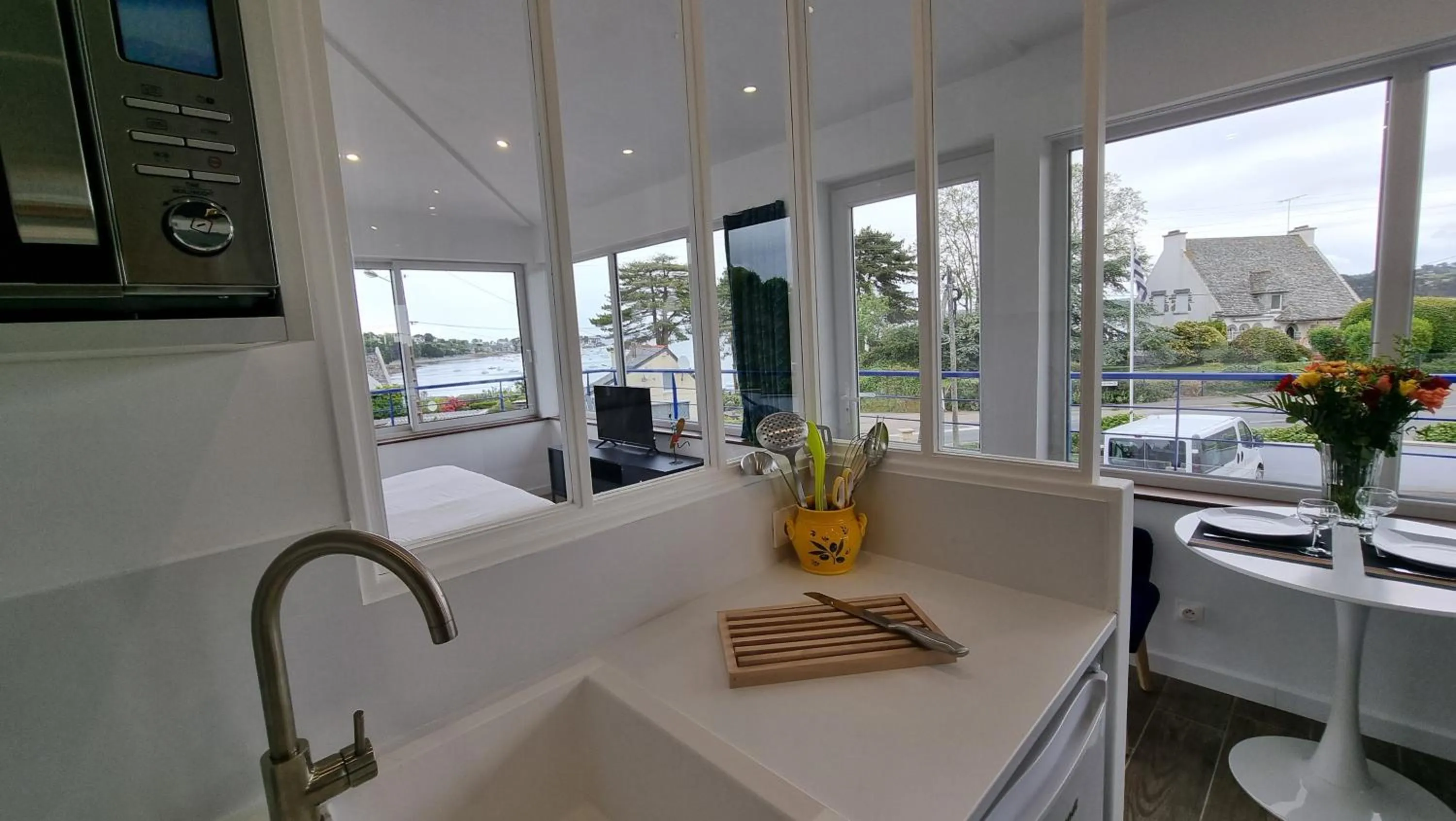 Dining area in L'Escale Evel Er Gêr