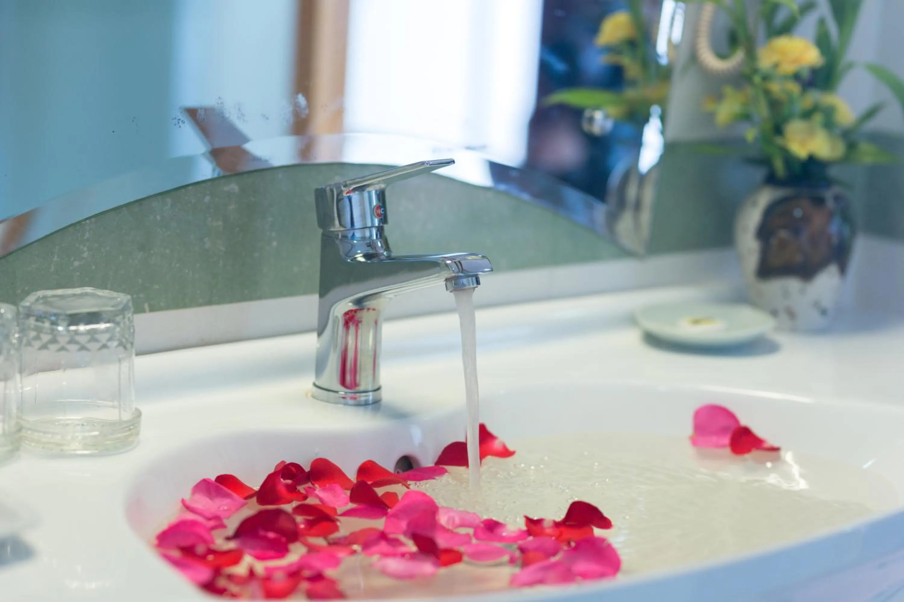 Bathroom in Smiling Deluxe Hotel