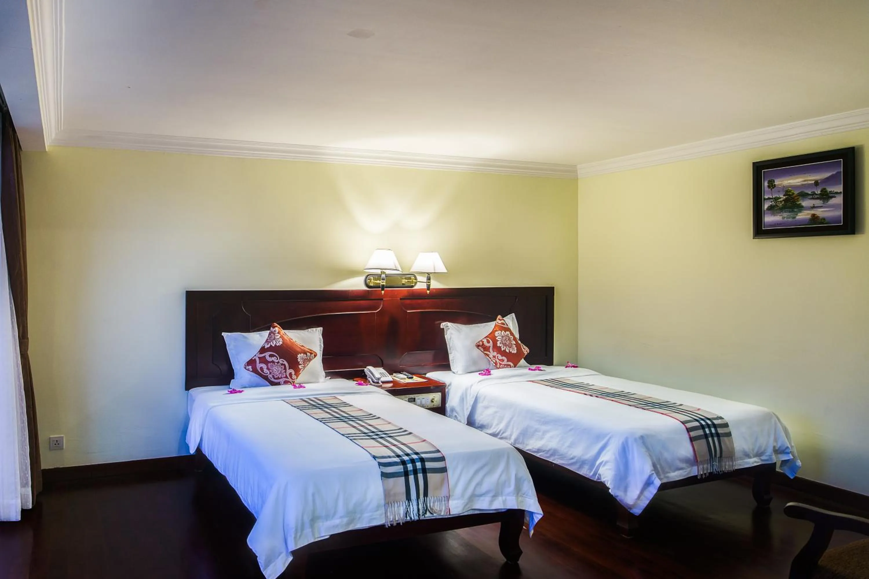 Bed in Smiling Deluxe Hotel