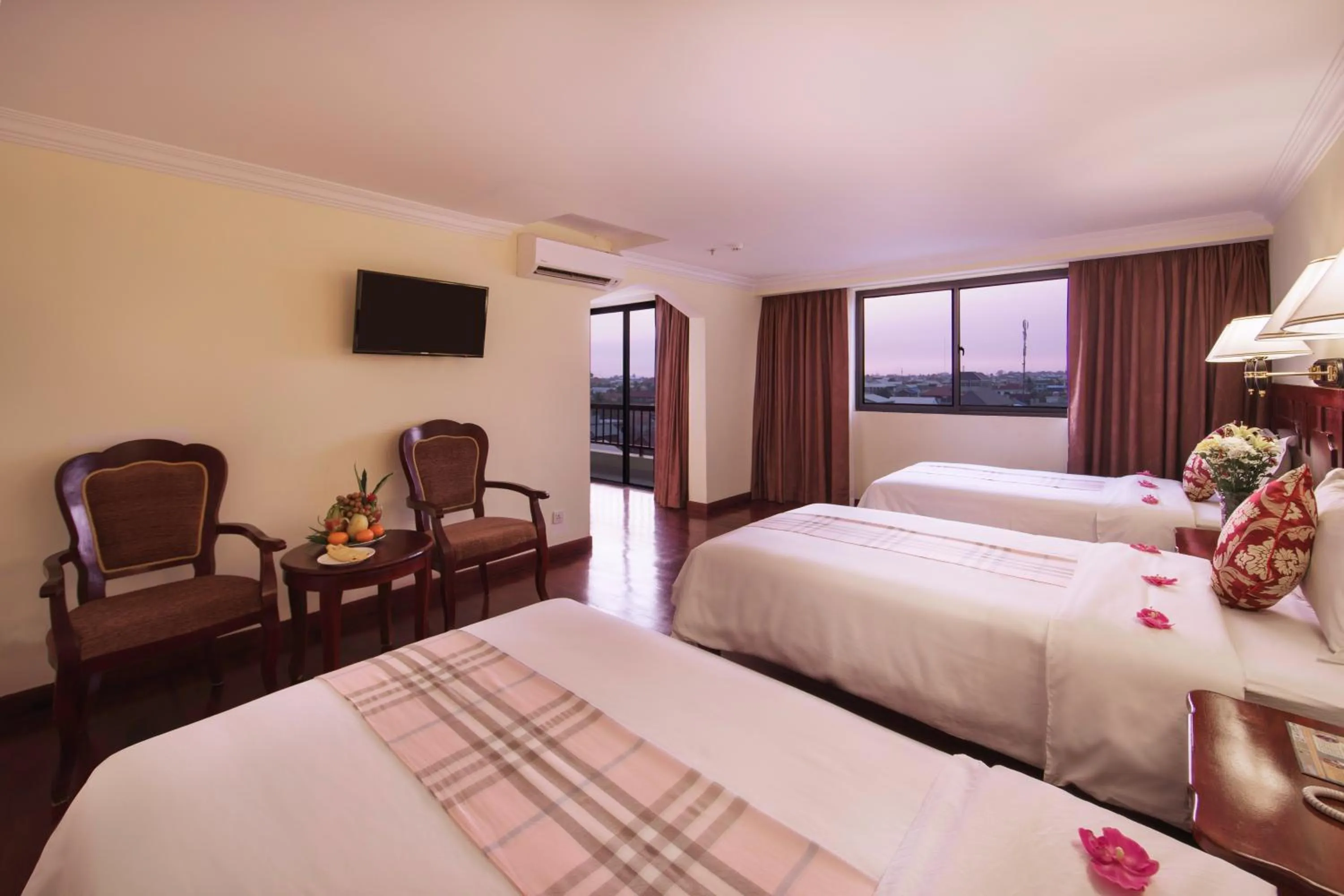 Photo of the whole room, Bed in Smiling Deluxe Hotel