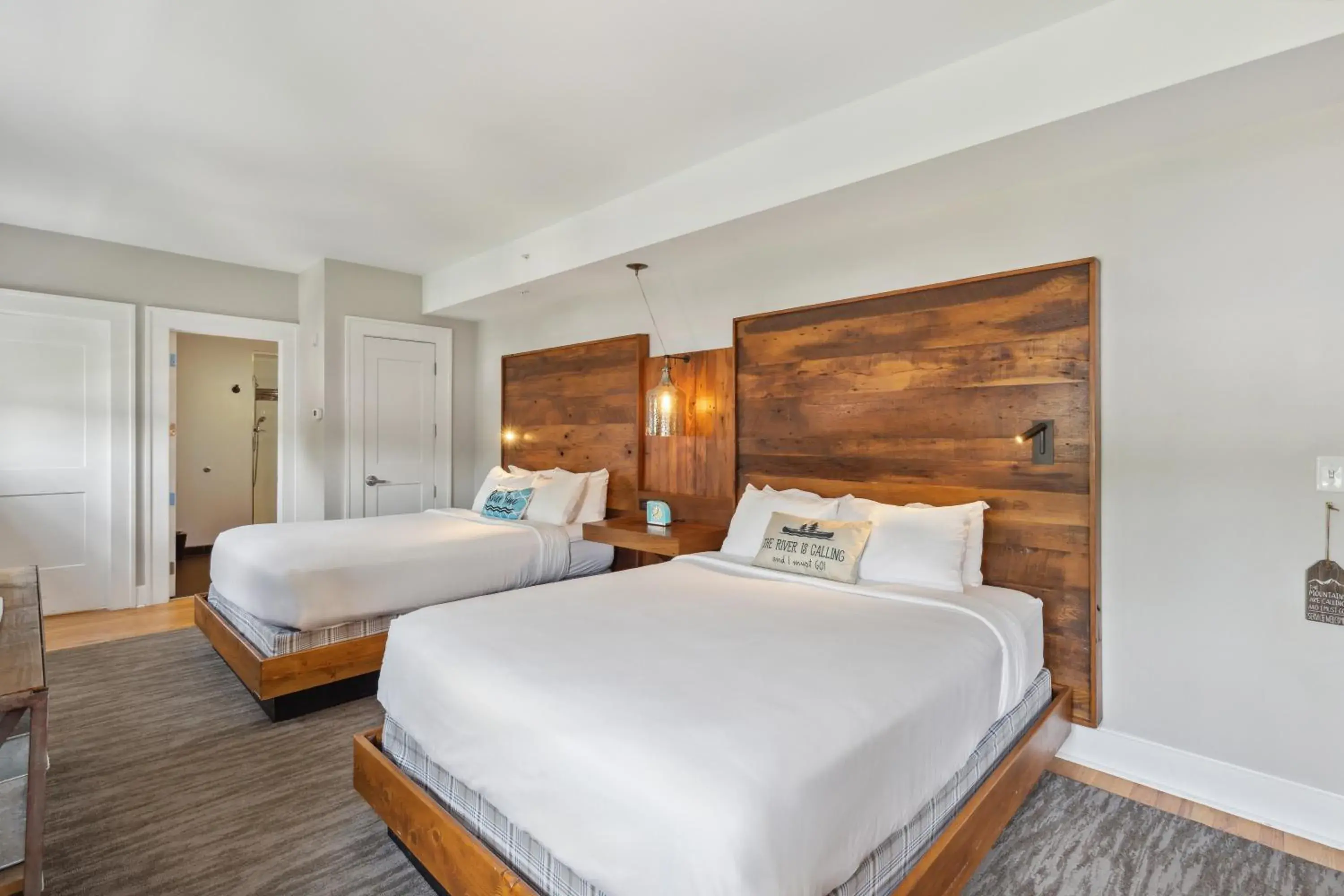 Standard Queen Room in Western Front Hotel Standard Queen Room in Western Front Hotel