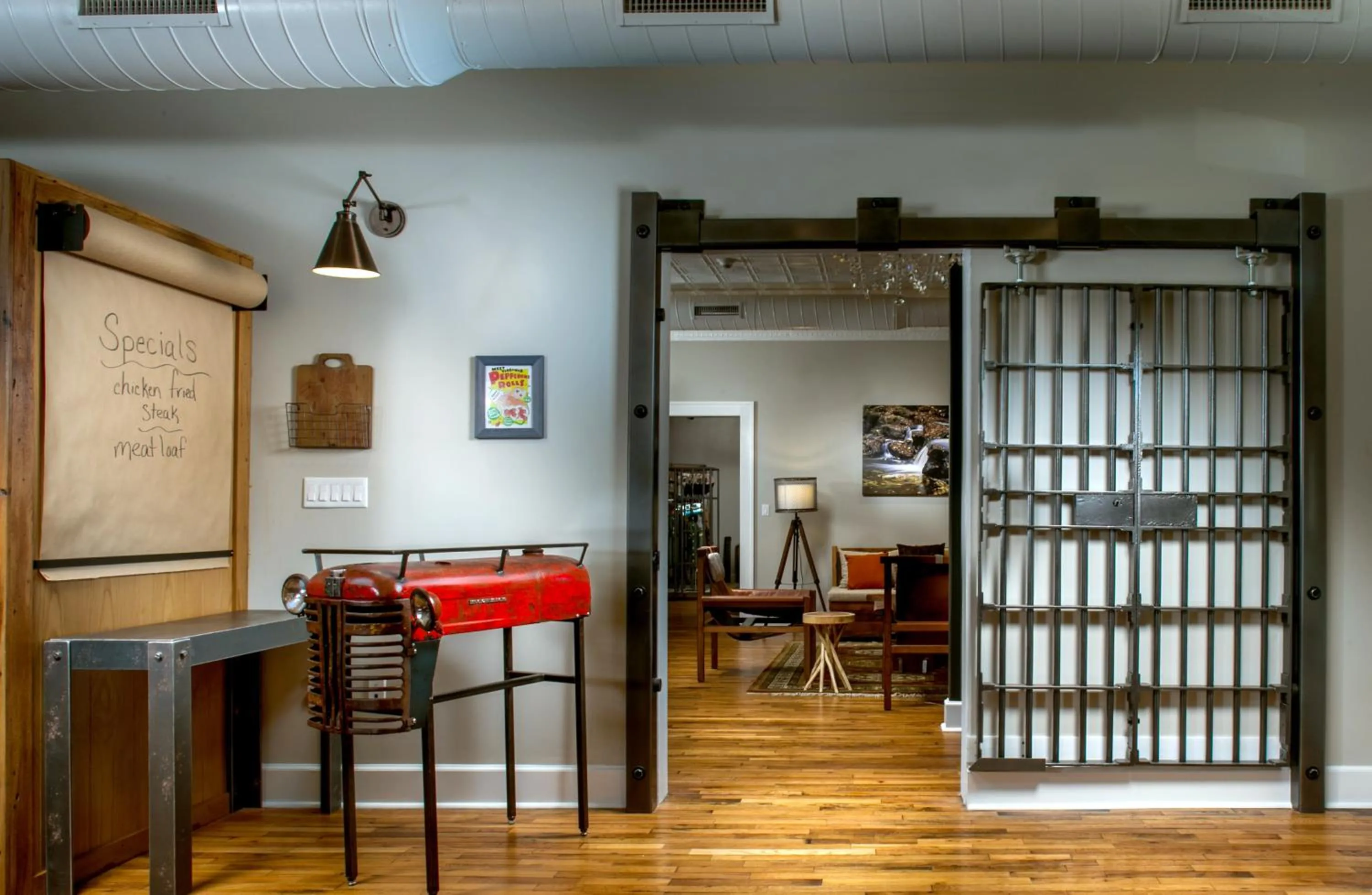 Restaurant/places to eat in Western Front Hotel