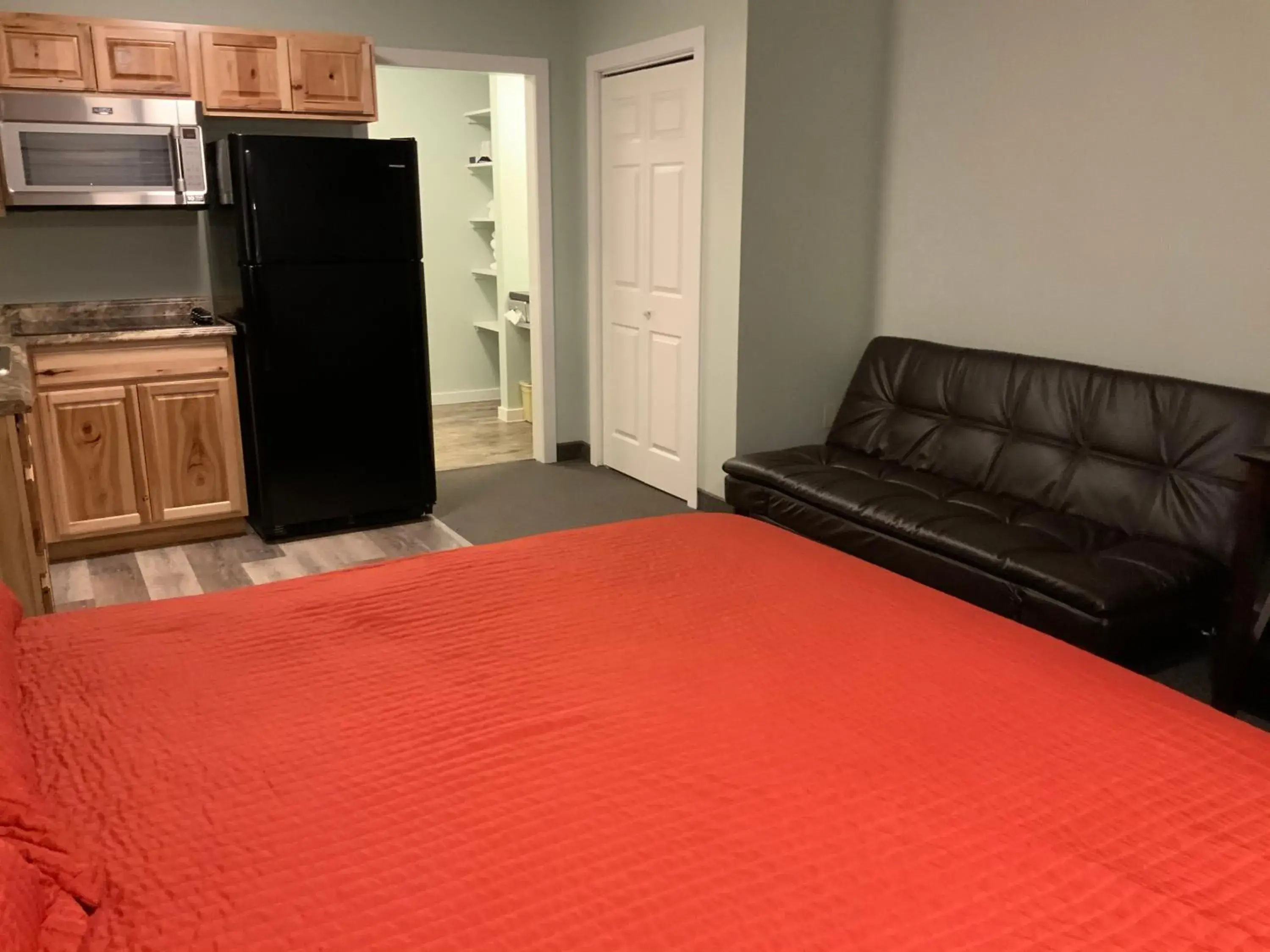 King Studio with Sofa Bed in Rockerville Lodge & Cabins King Studio with Sofa Bed in Rockerville Lodge & Cabins