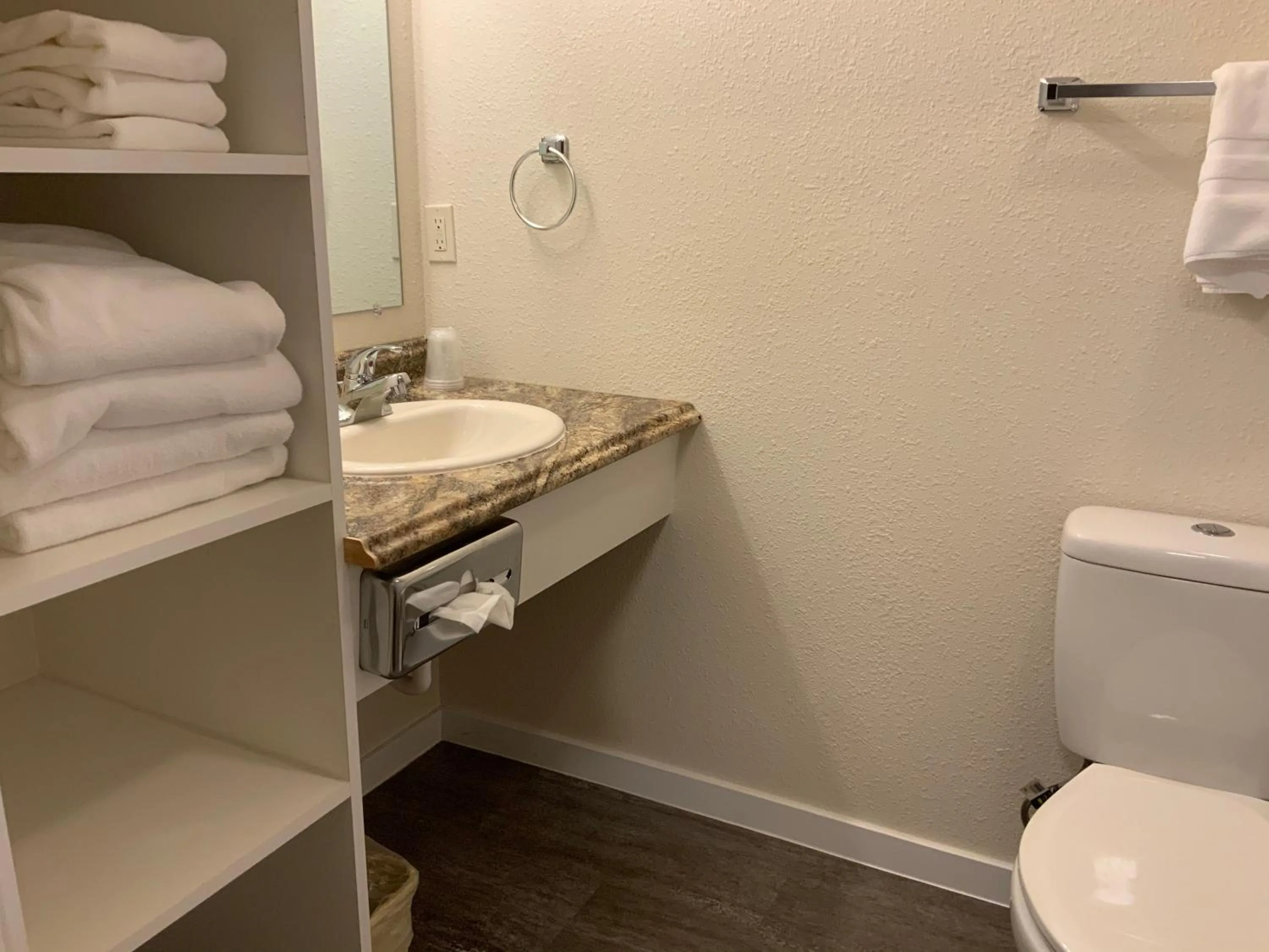 Bathroom in Rockerville Lodge & Cabins
