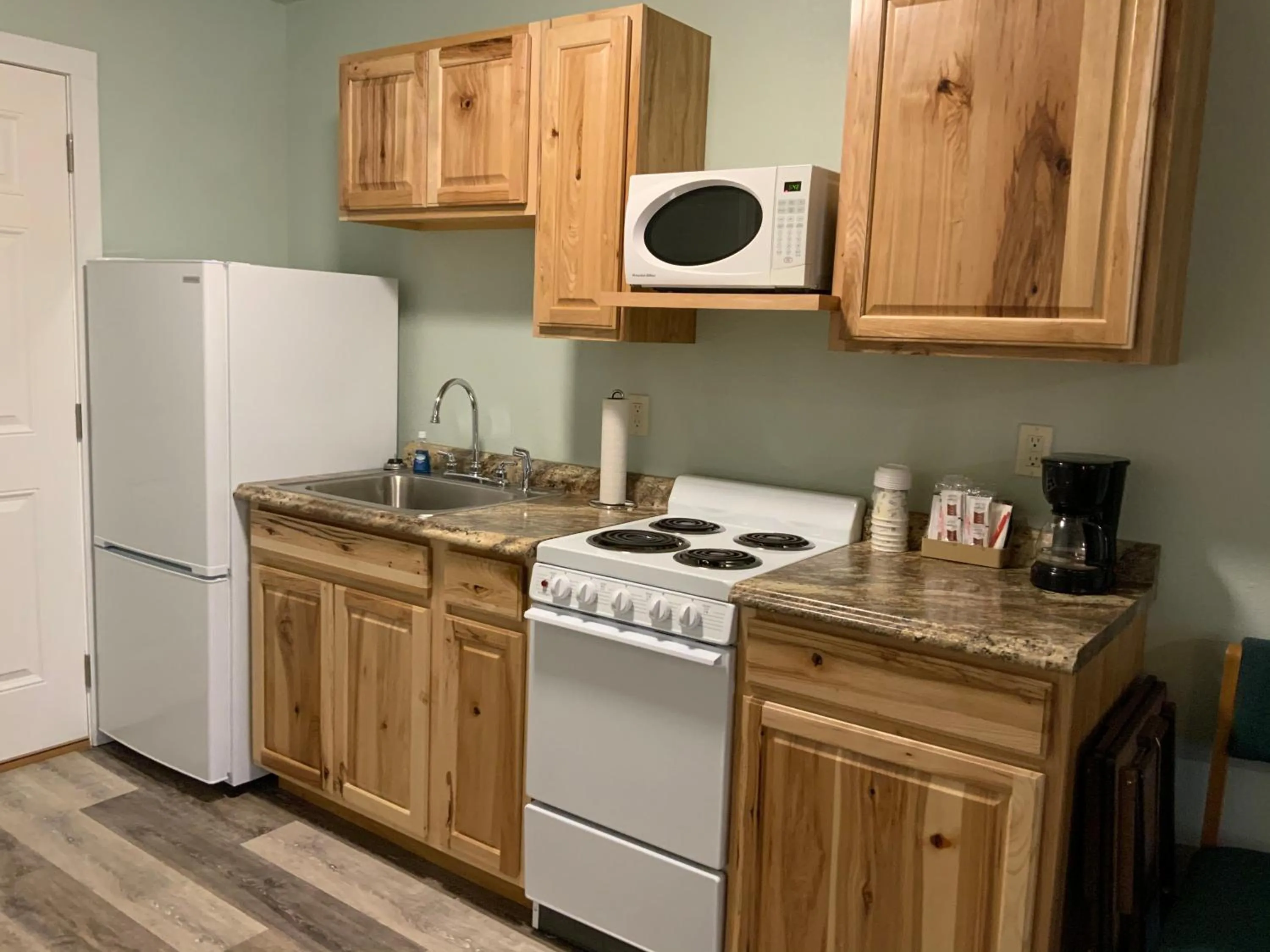 Kitchen or kitchenette in Rockerville Lodge & Cabins