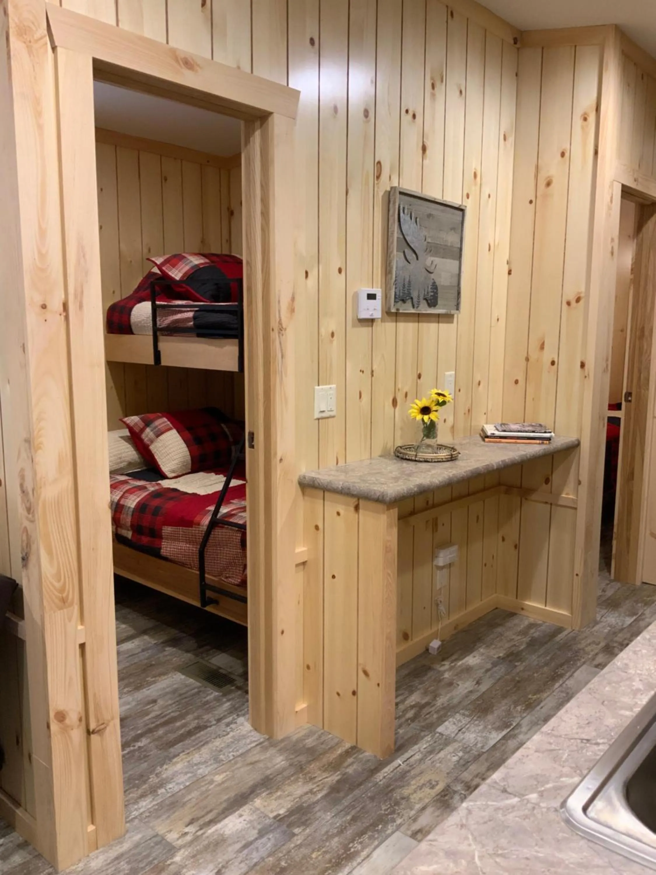 BBQ facilities, Bed in Rockerville Lodge & Cabins