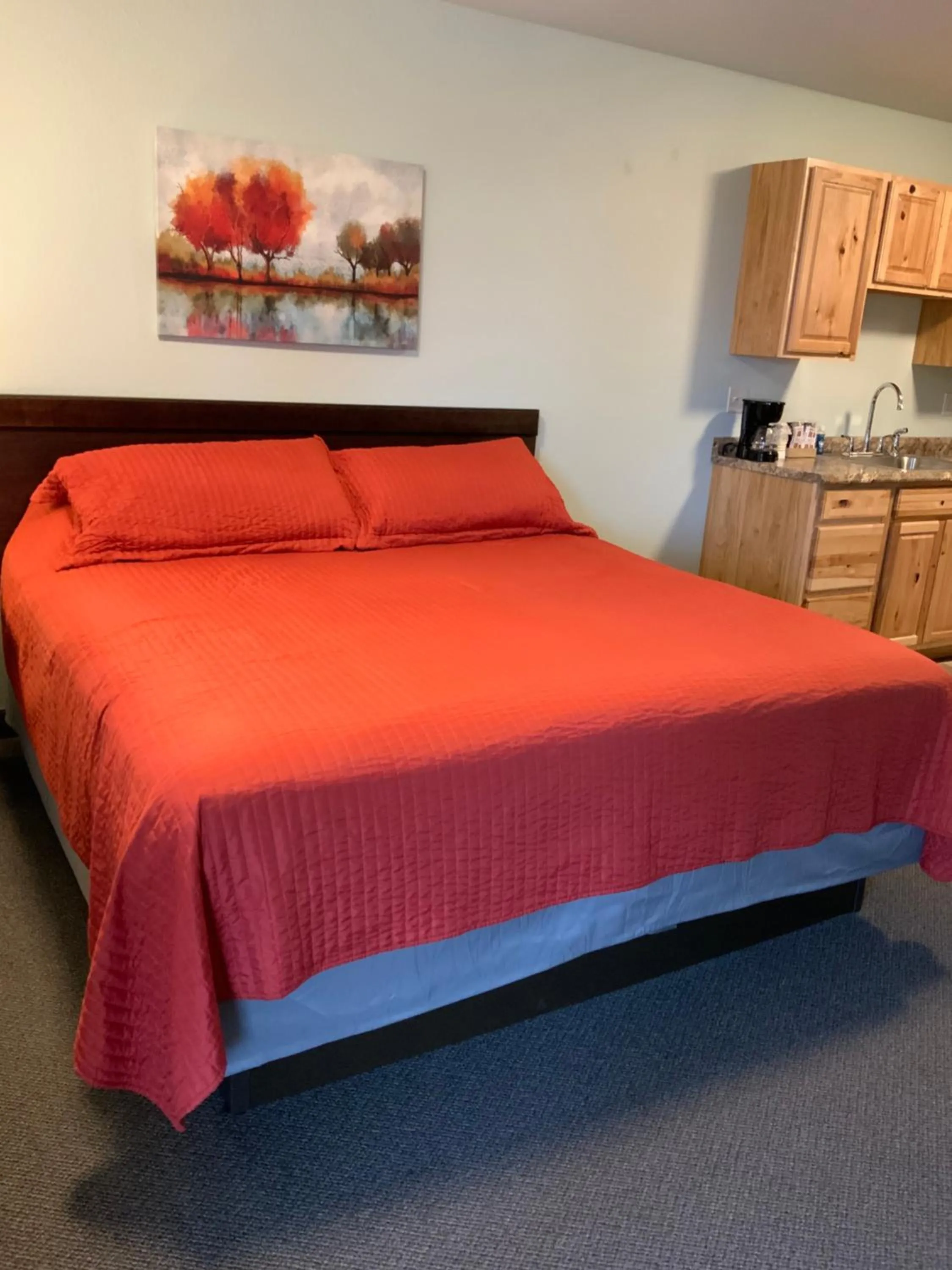 Bed in Rockerville Lodge & Cabins