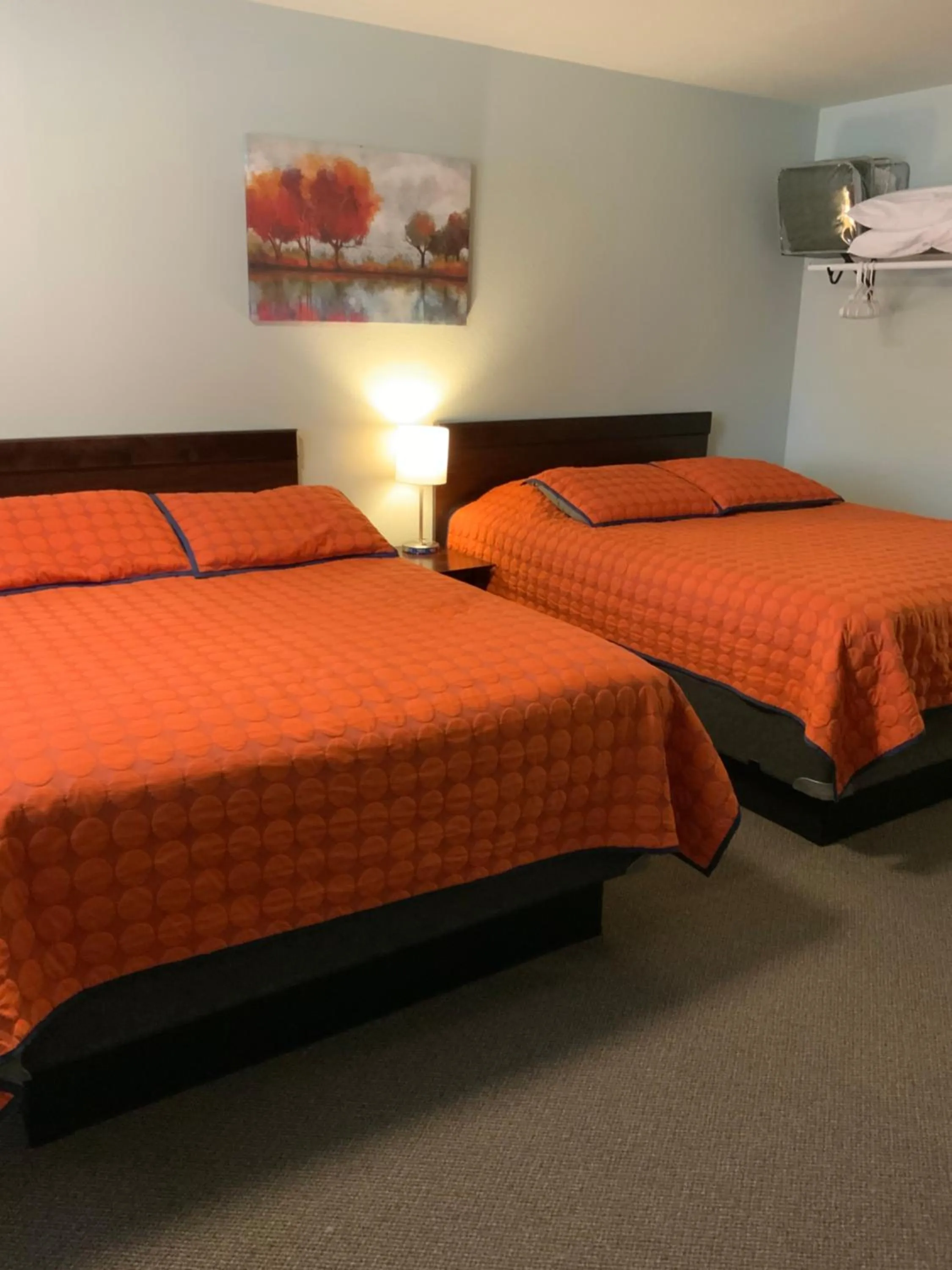Bed in Rockerville Lodge & Cabins