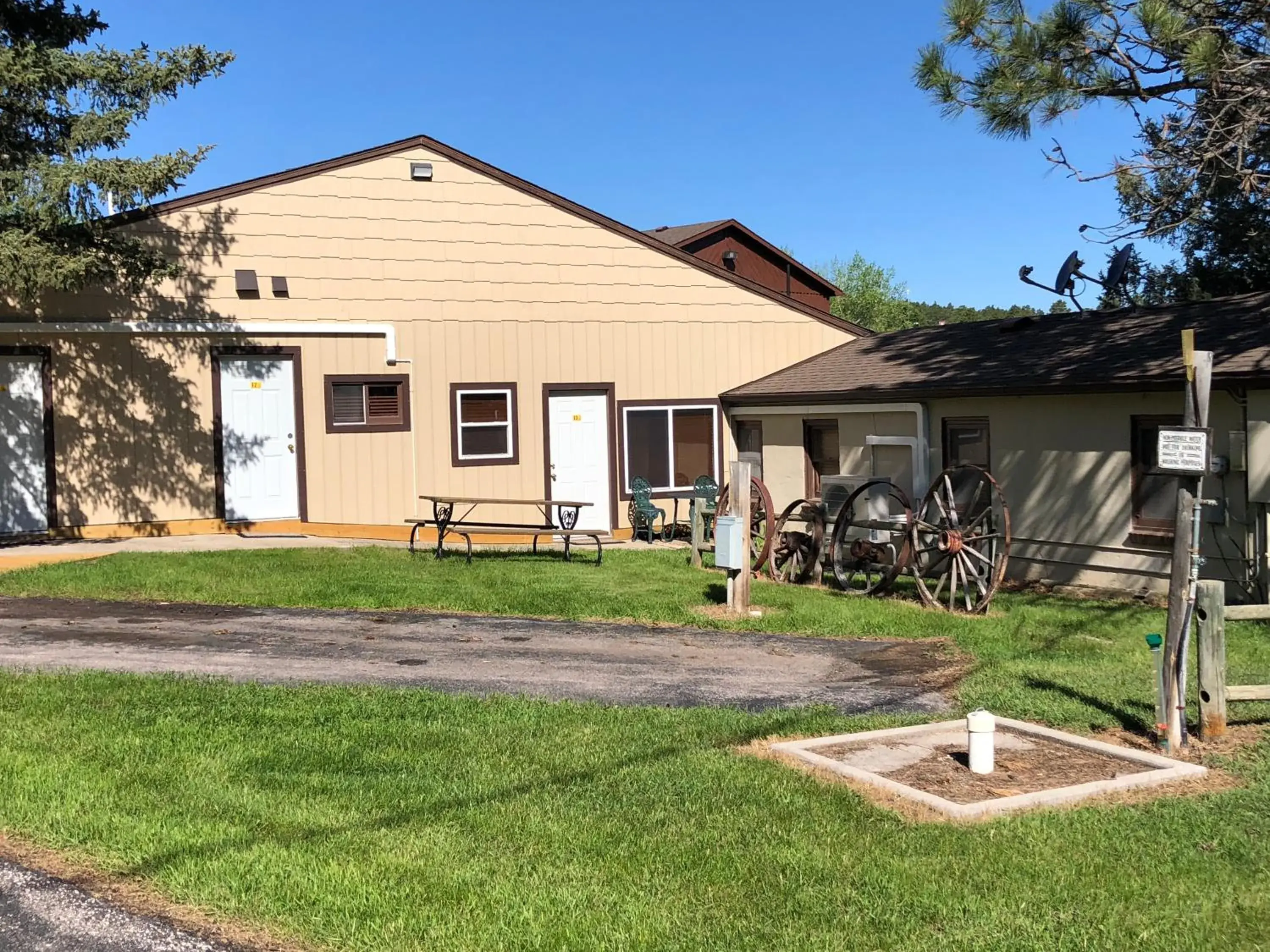 Budget Single Room in Rockerville Lodge & Cabins Budget Single Room in Rockerville Lodge & Cabins