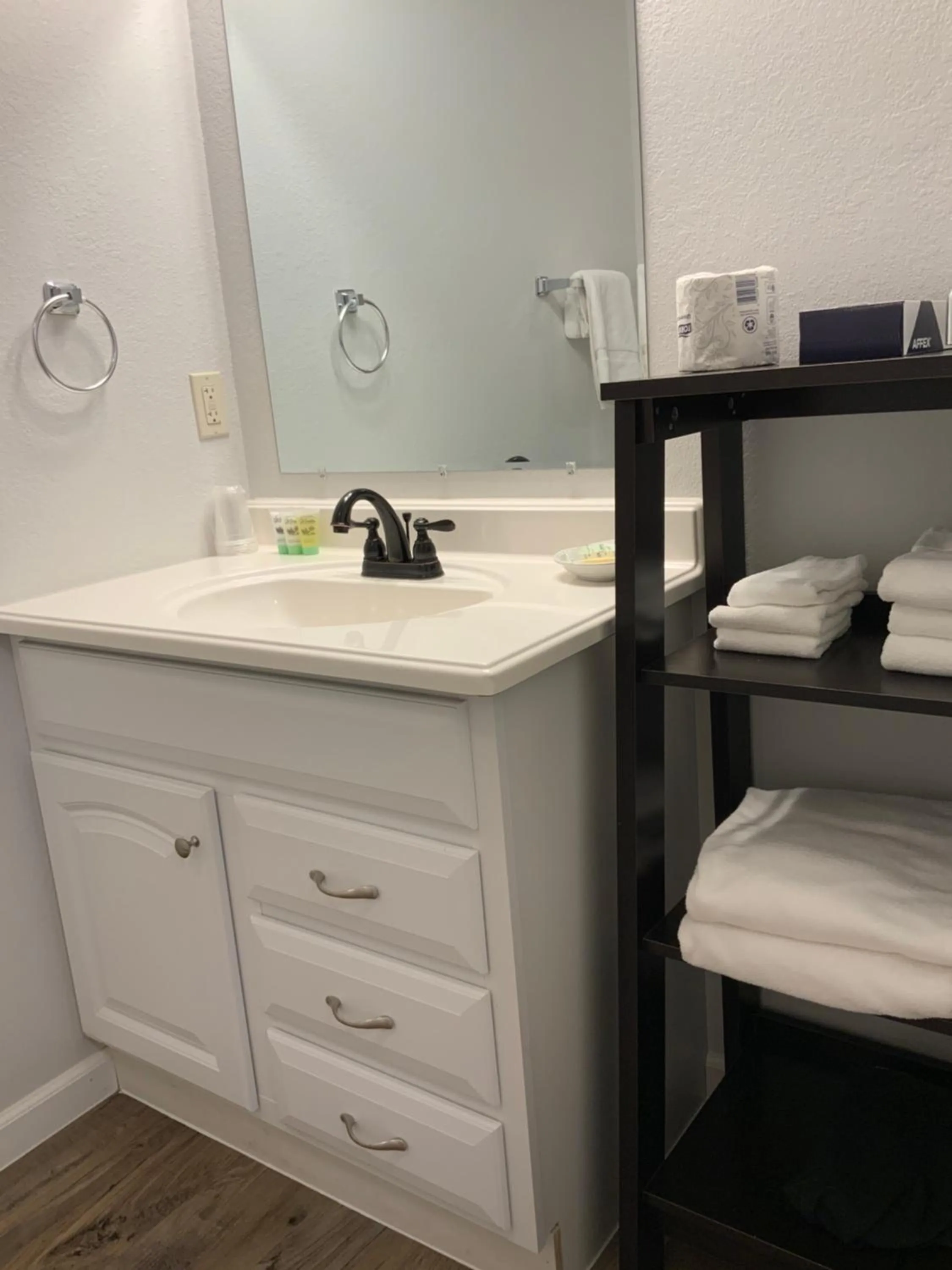 Bathroom in Rockerville Lodge & Cabins