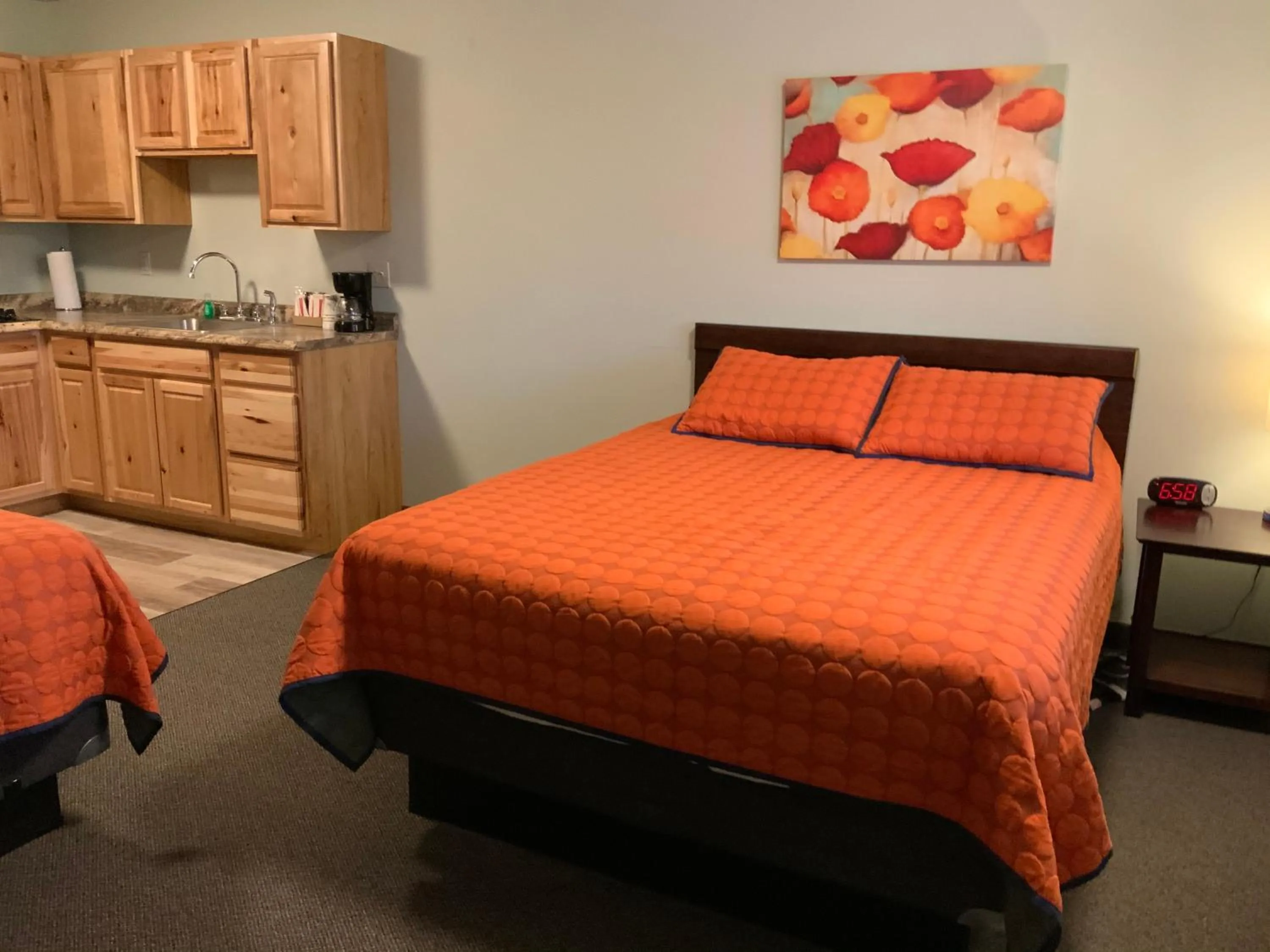 Bed in Rockerville Lodge & Cabins