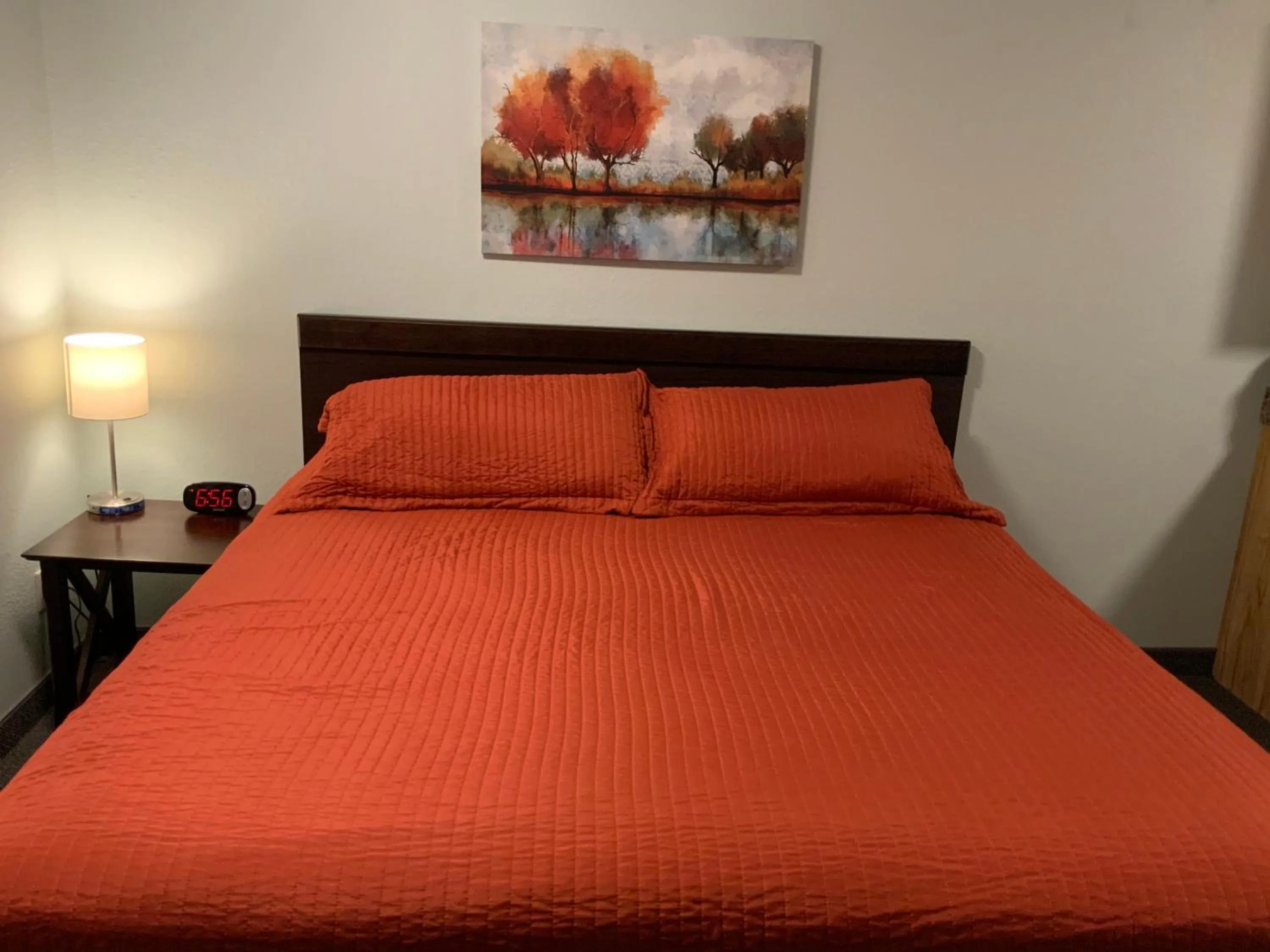 Bed in Rockerville Lodge & Cabins