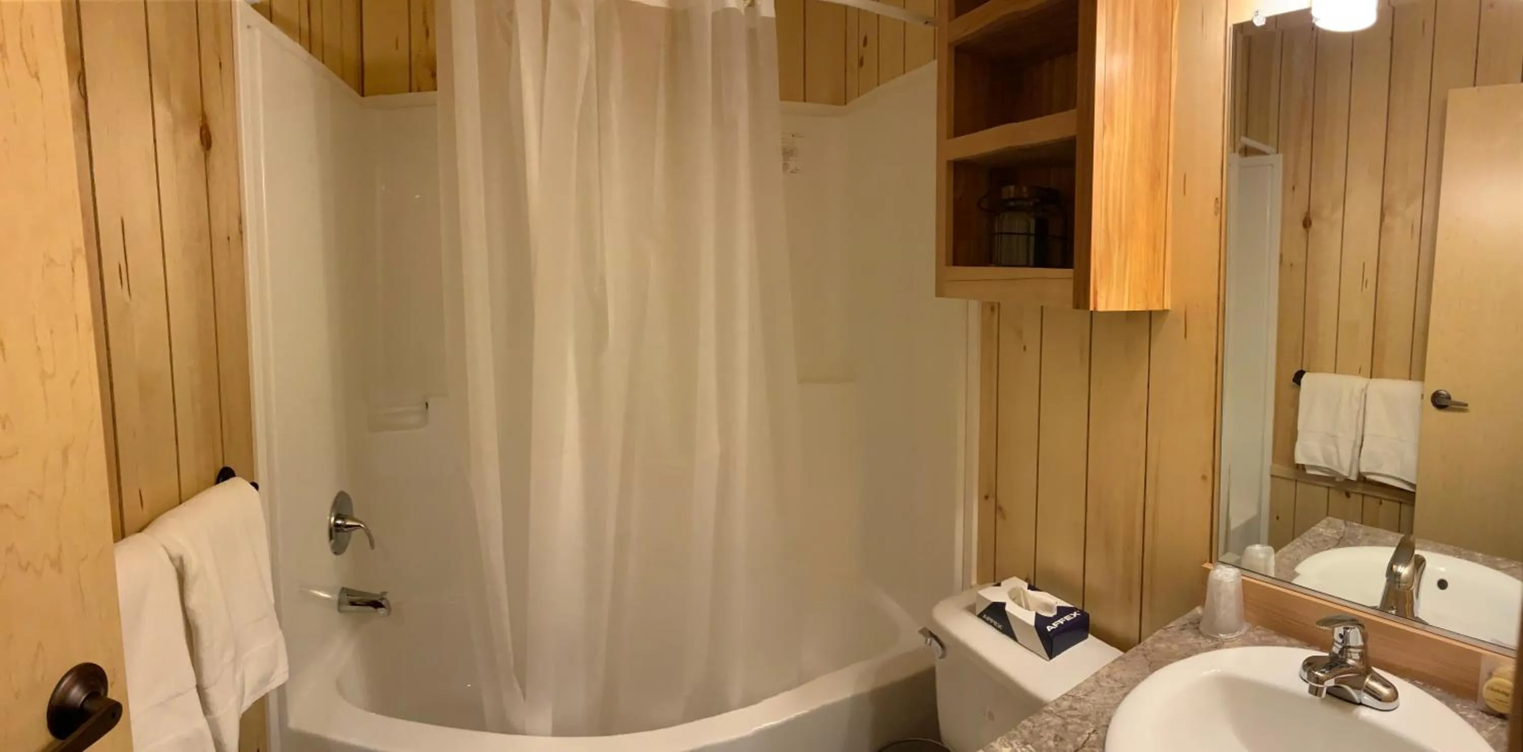 Bathroom in Rockerville Lodge & Cabins