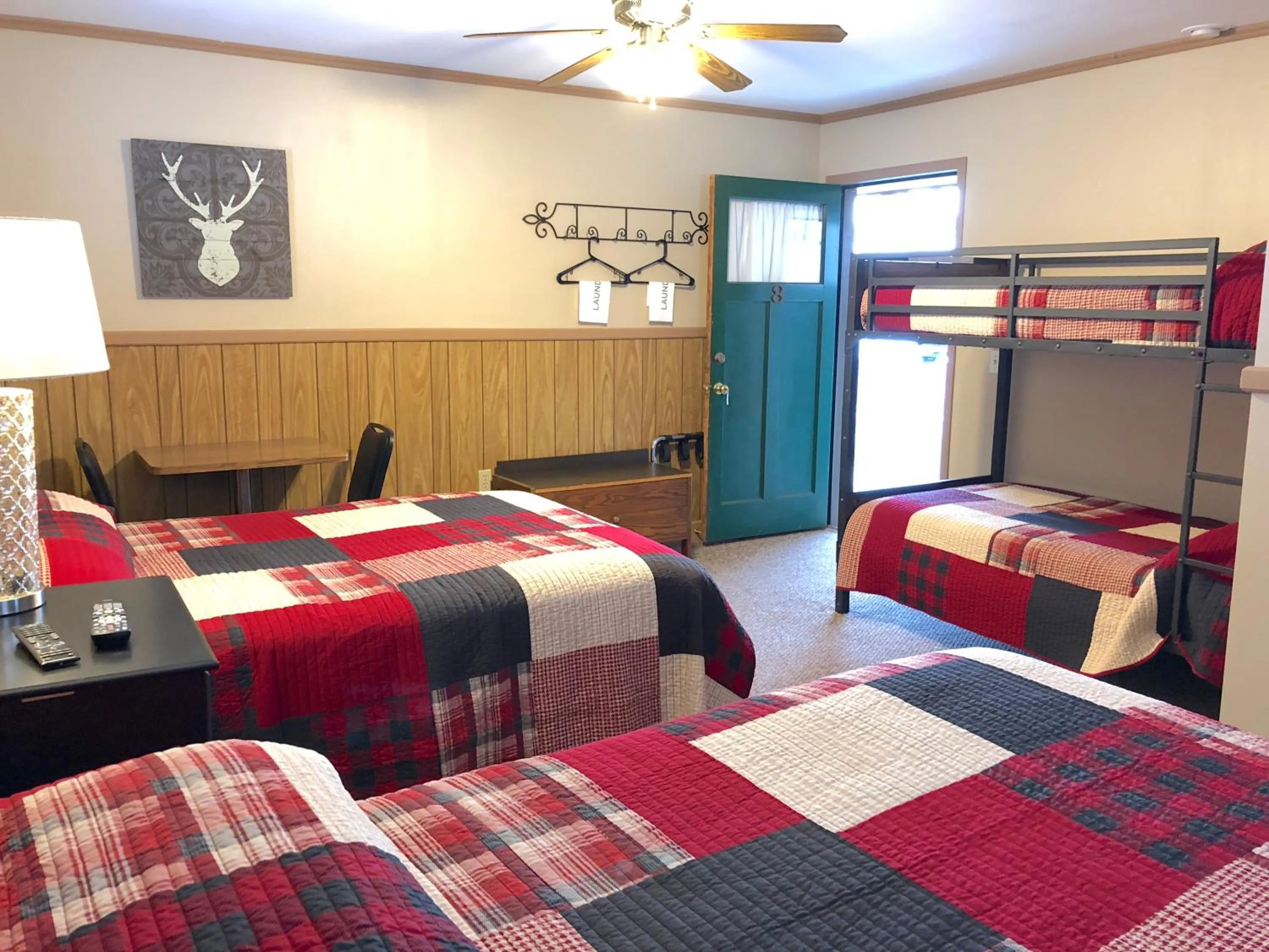 bunk bed, Bed in Rockerville Lodge & Cabins