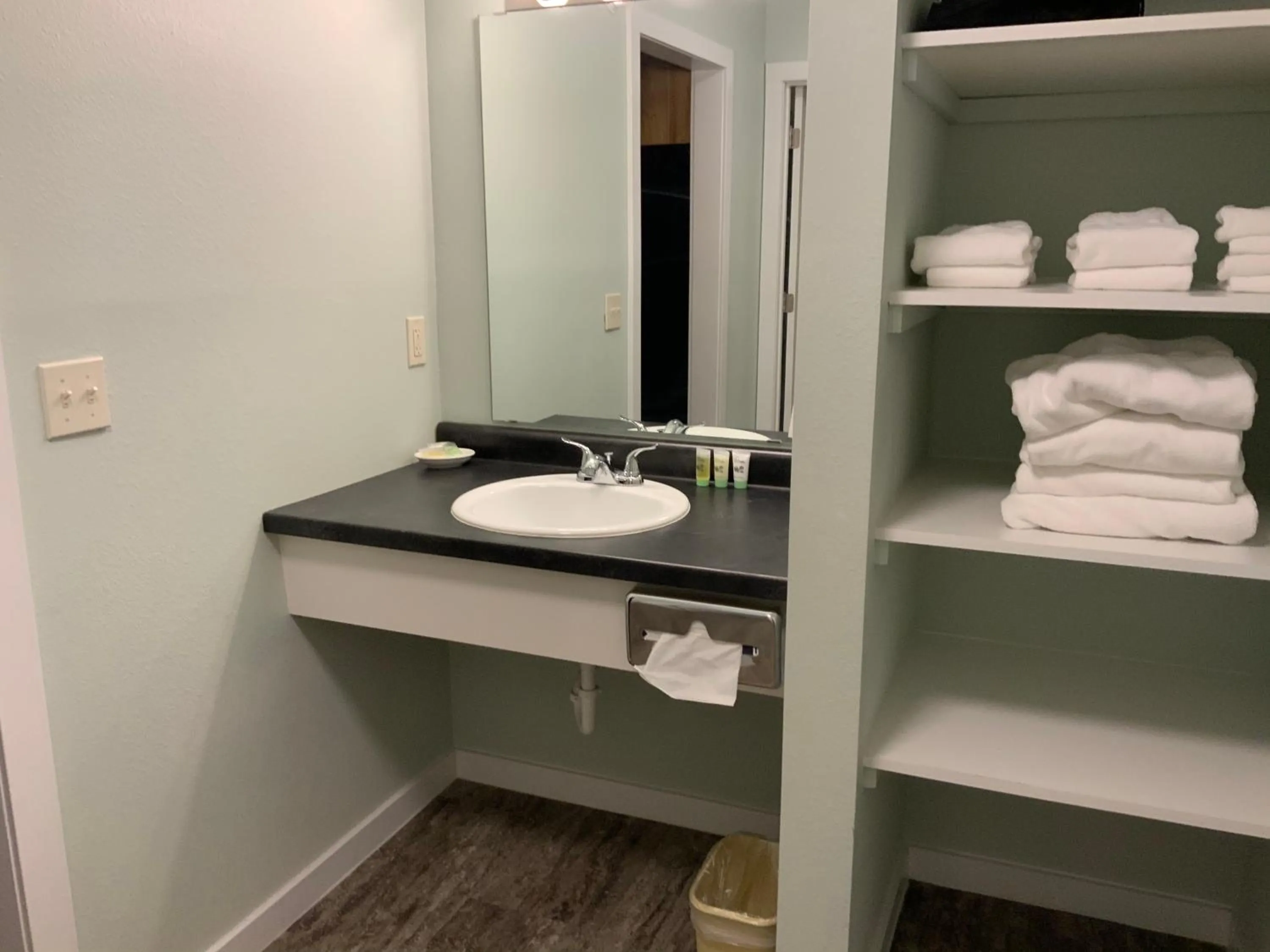 Bathroom in Rockerville Lodge & Cabins