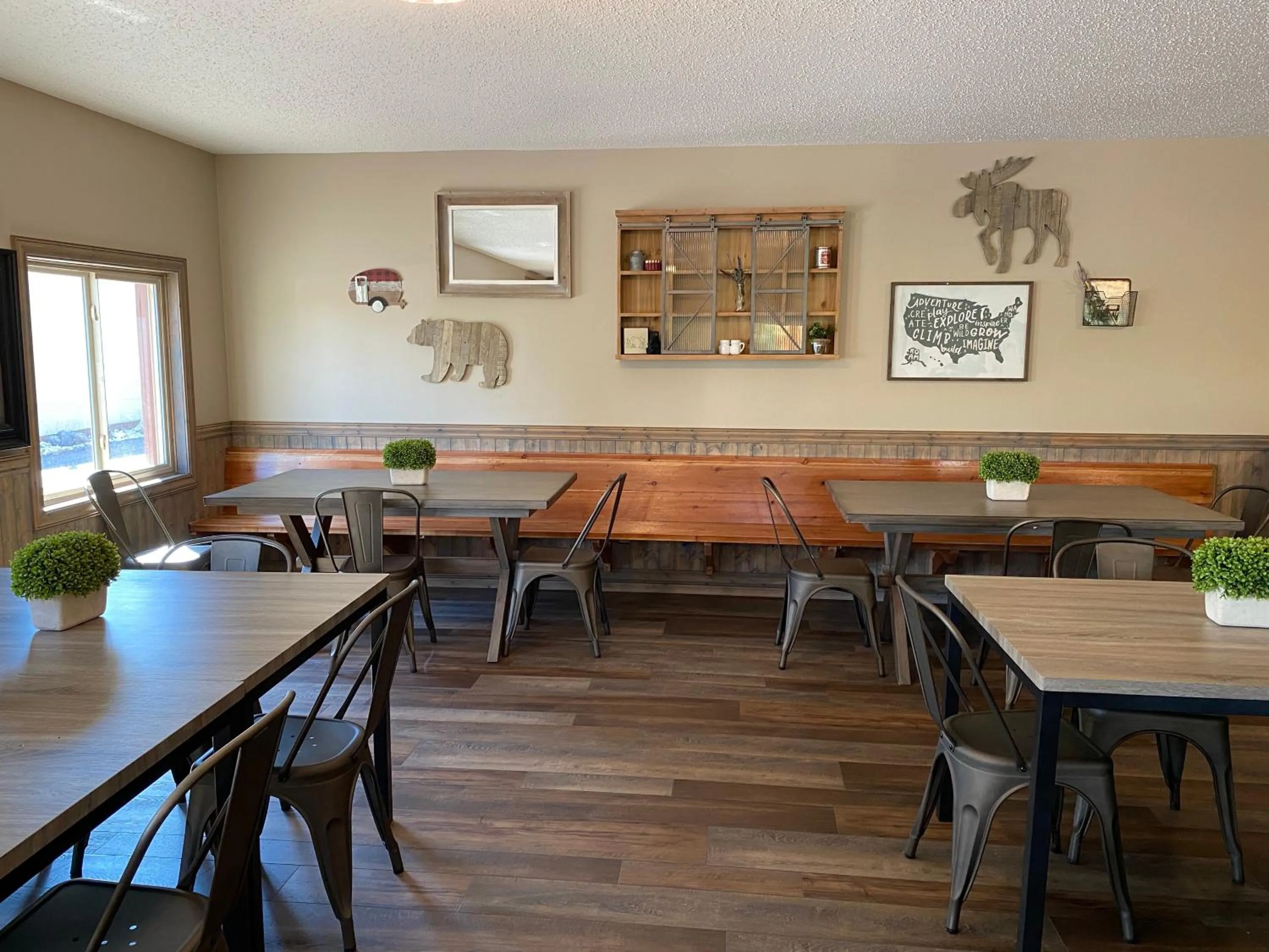 Restaurant/places to eat in Rockerville Lodge & Cabins