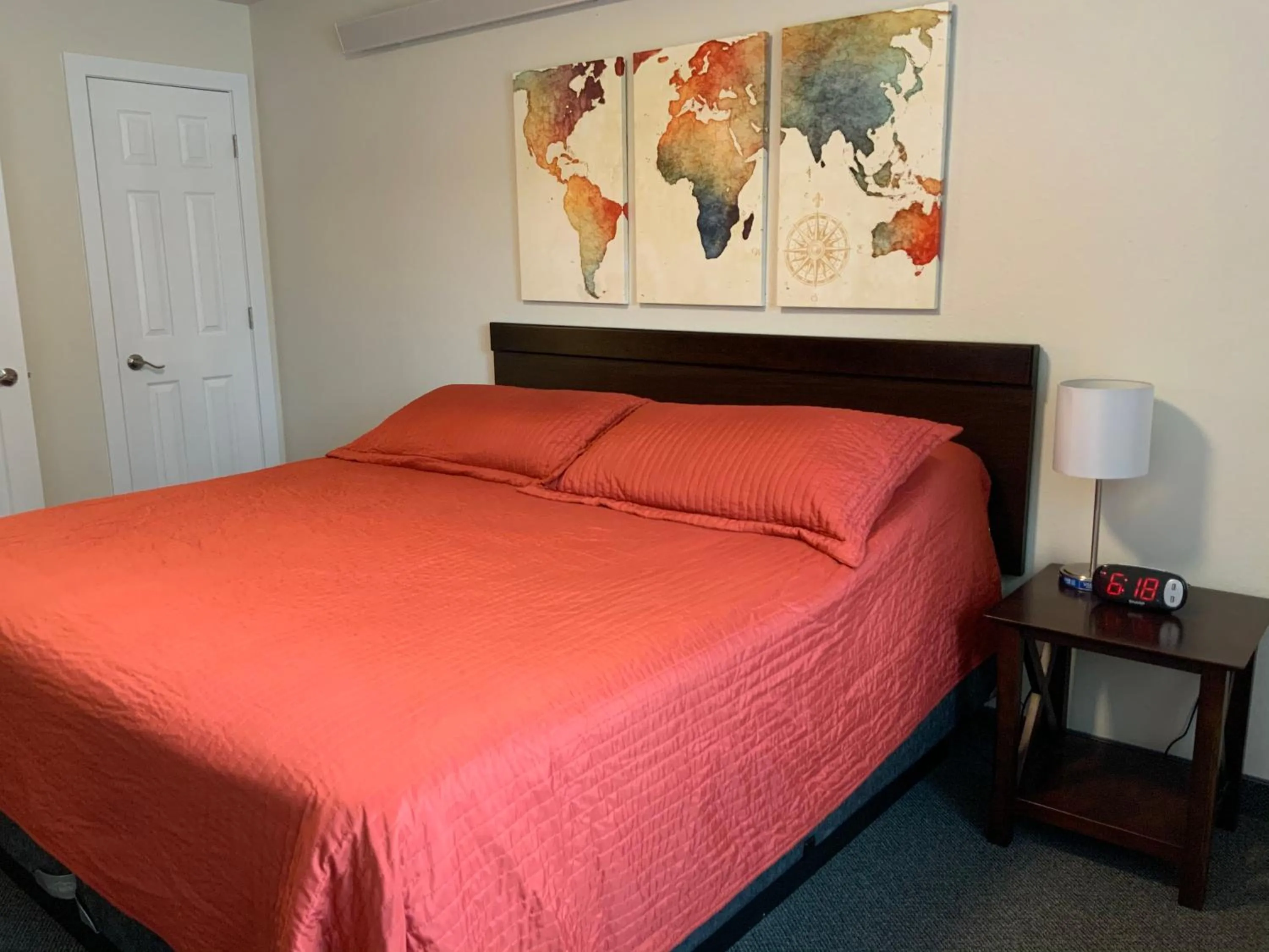 Bed in Rockerville Lodge & Cabins