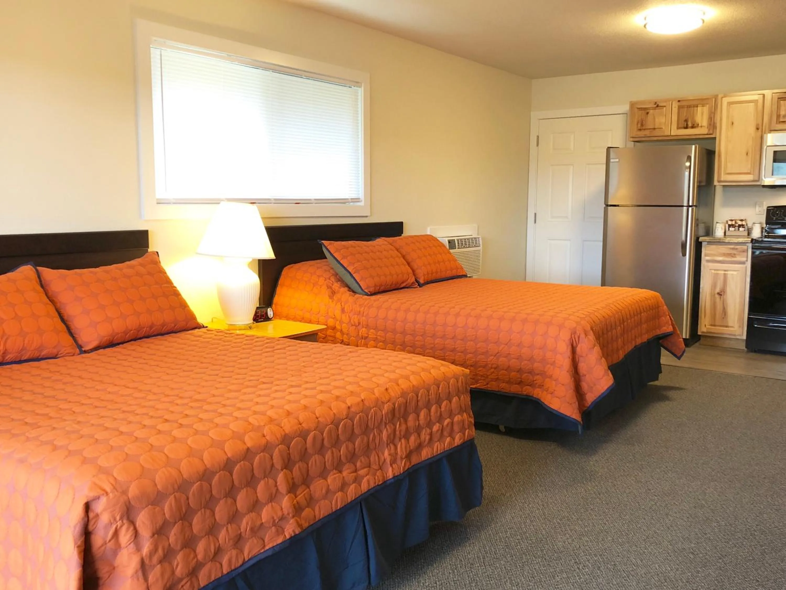 Floor plan, Bed in Rockerville Lodge & Cabins