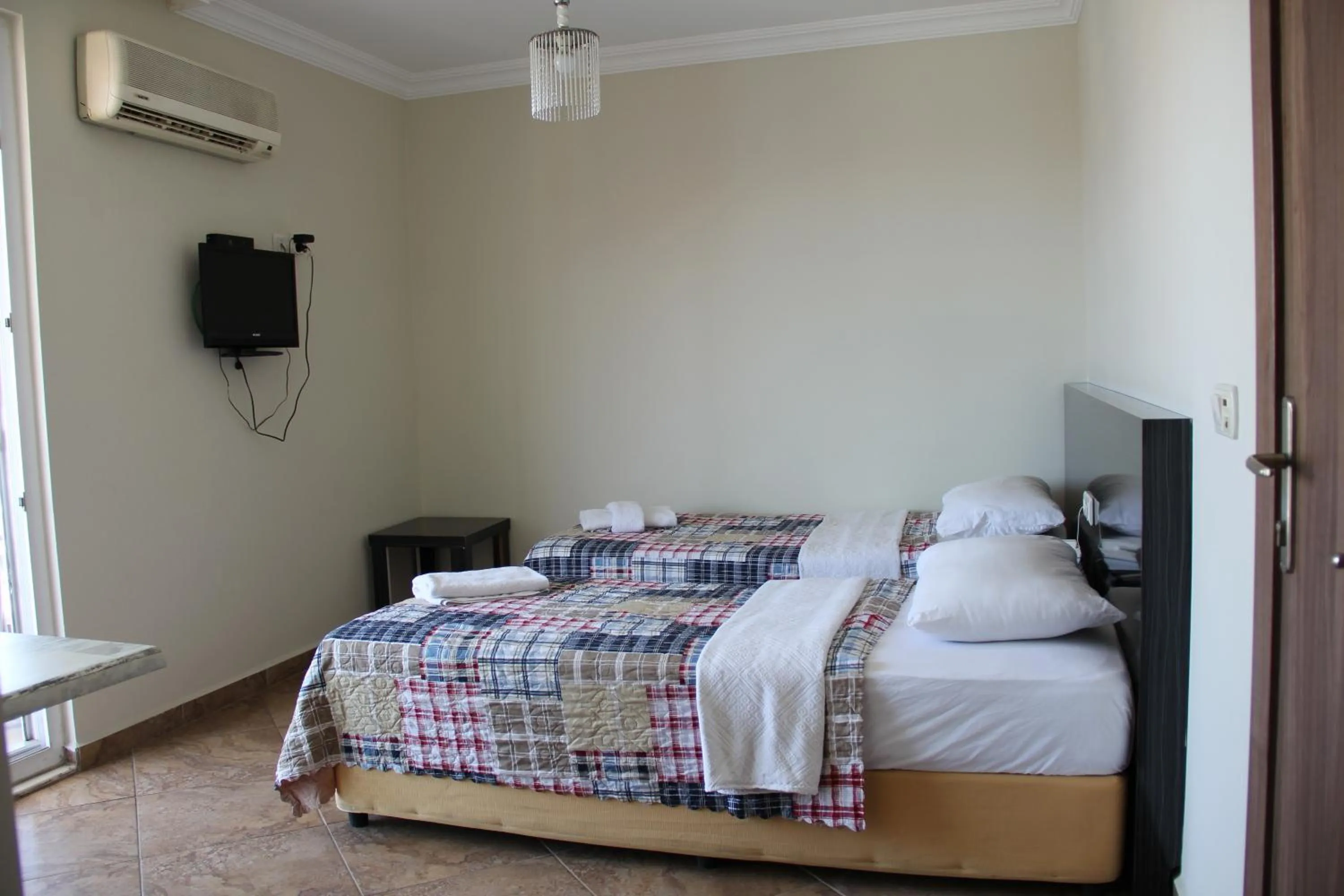 Photo of the whole room, Bed in Le Moral Apart Hotel