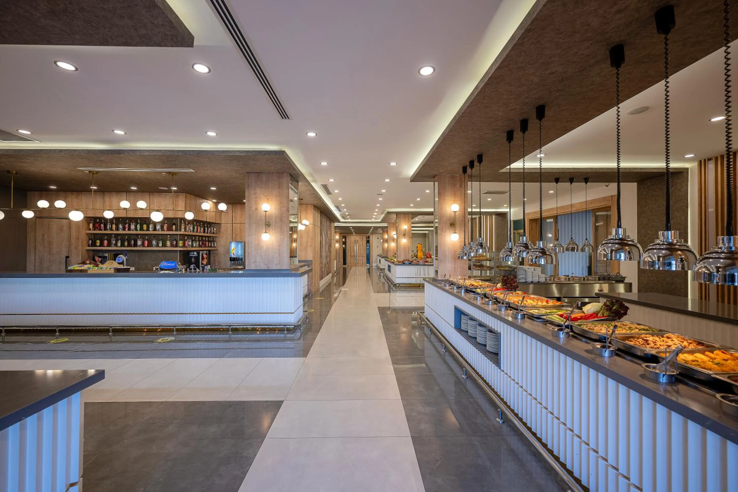 Restaurant/places to eat in L'Oceanica Beach Resort