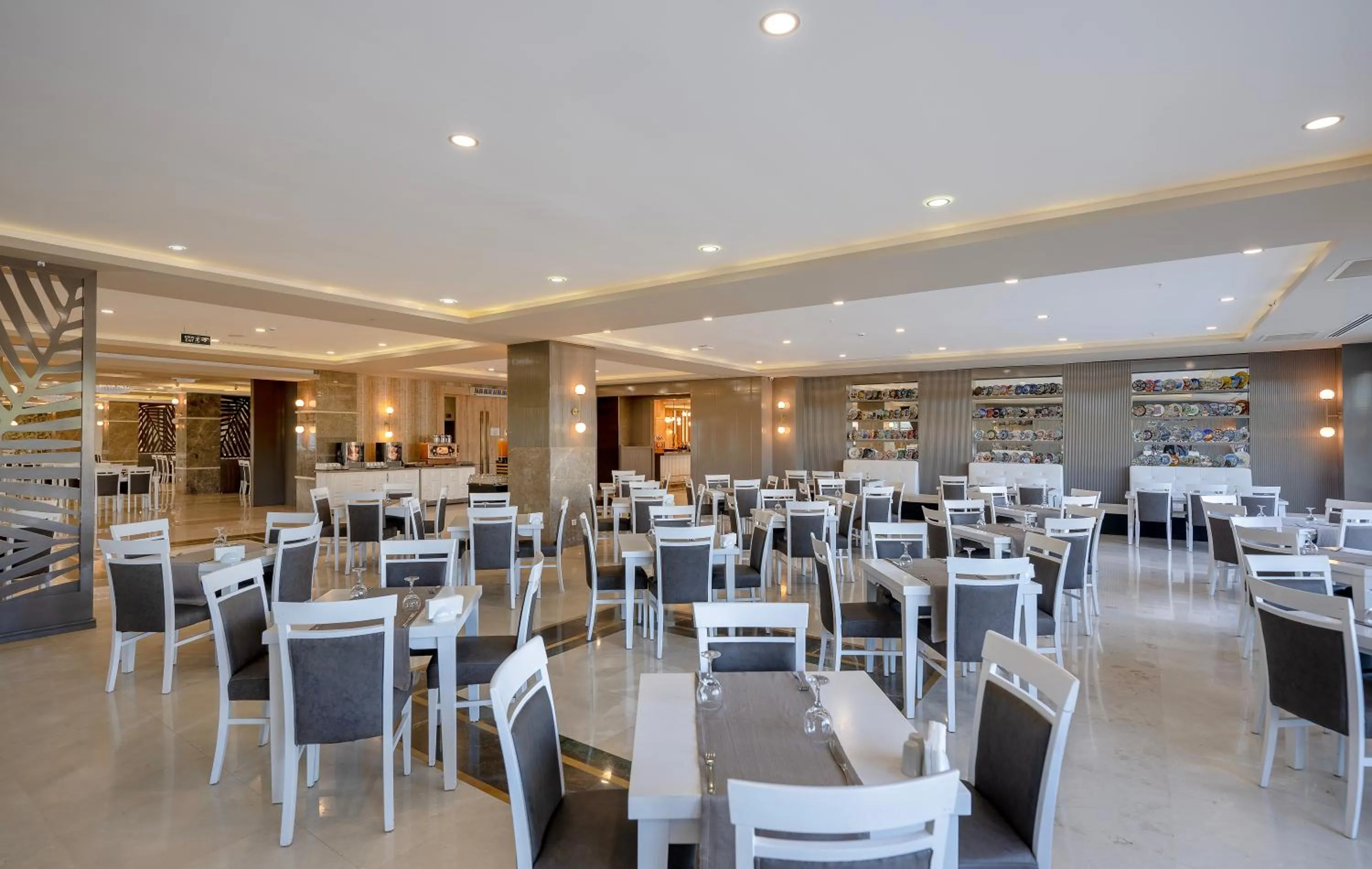 Restaurant/places to eat in L'Oceanica Beach Resort