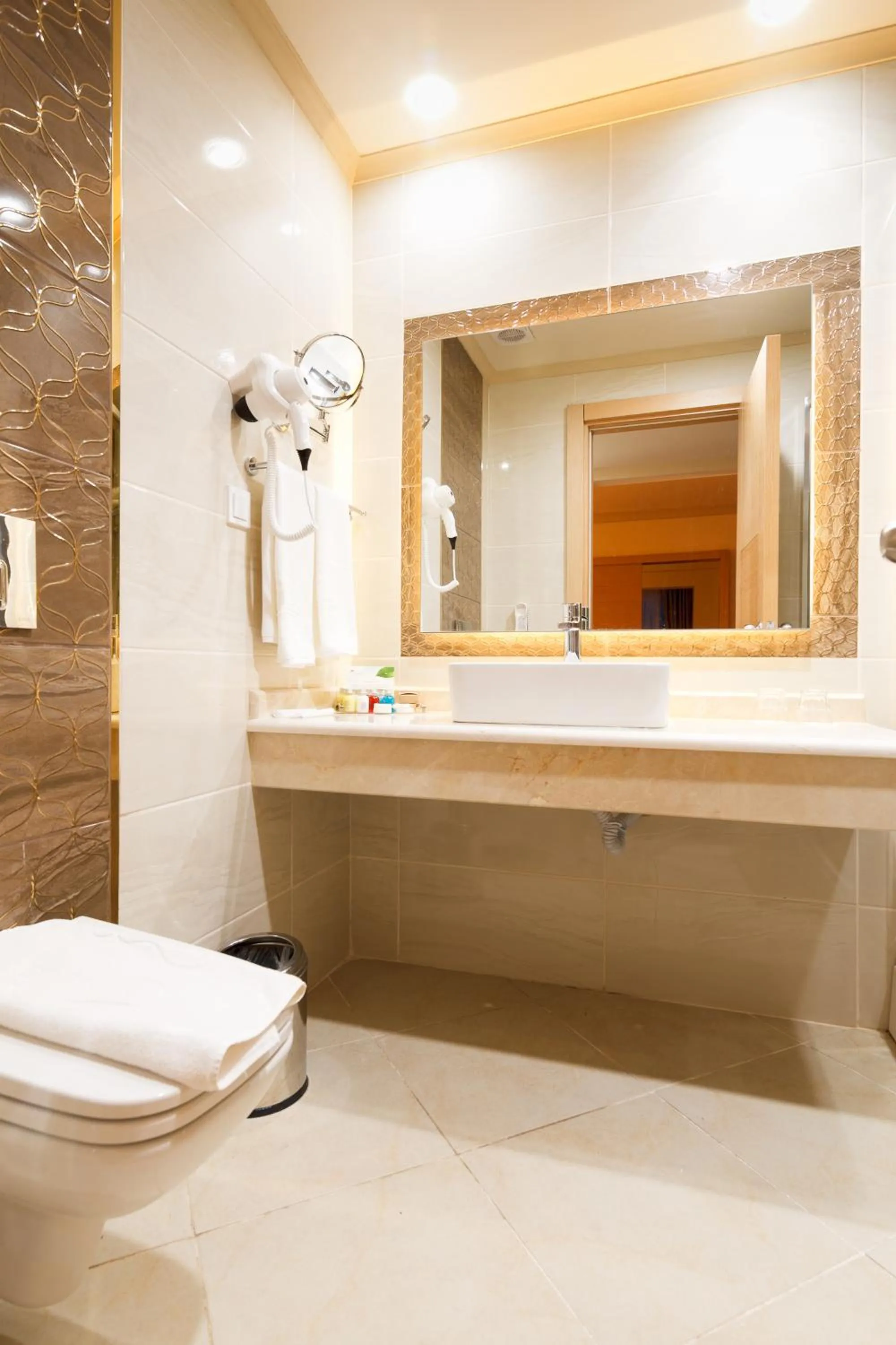 Toilet in L'Oceanica Beach Resort