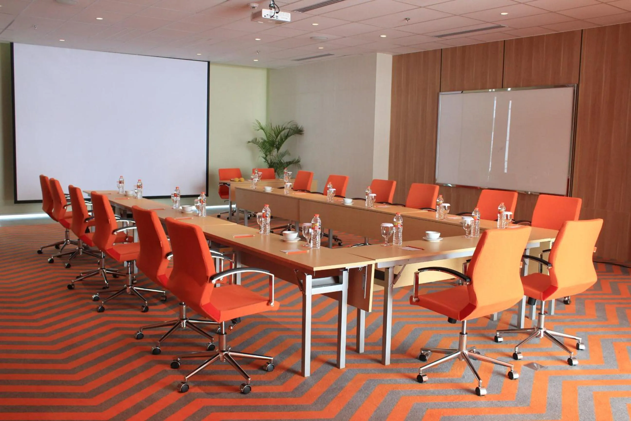 Meeting/conference room in HARRIS Hotel & Conventions Solo