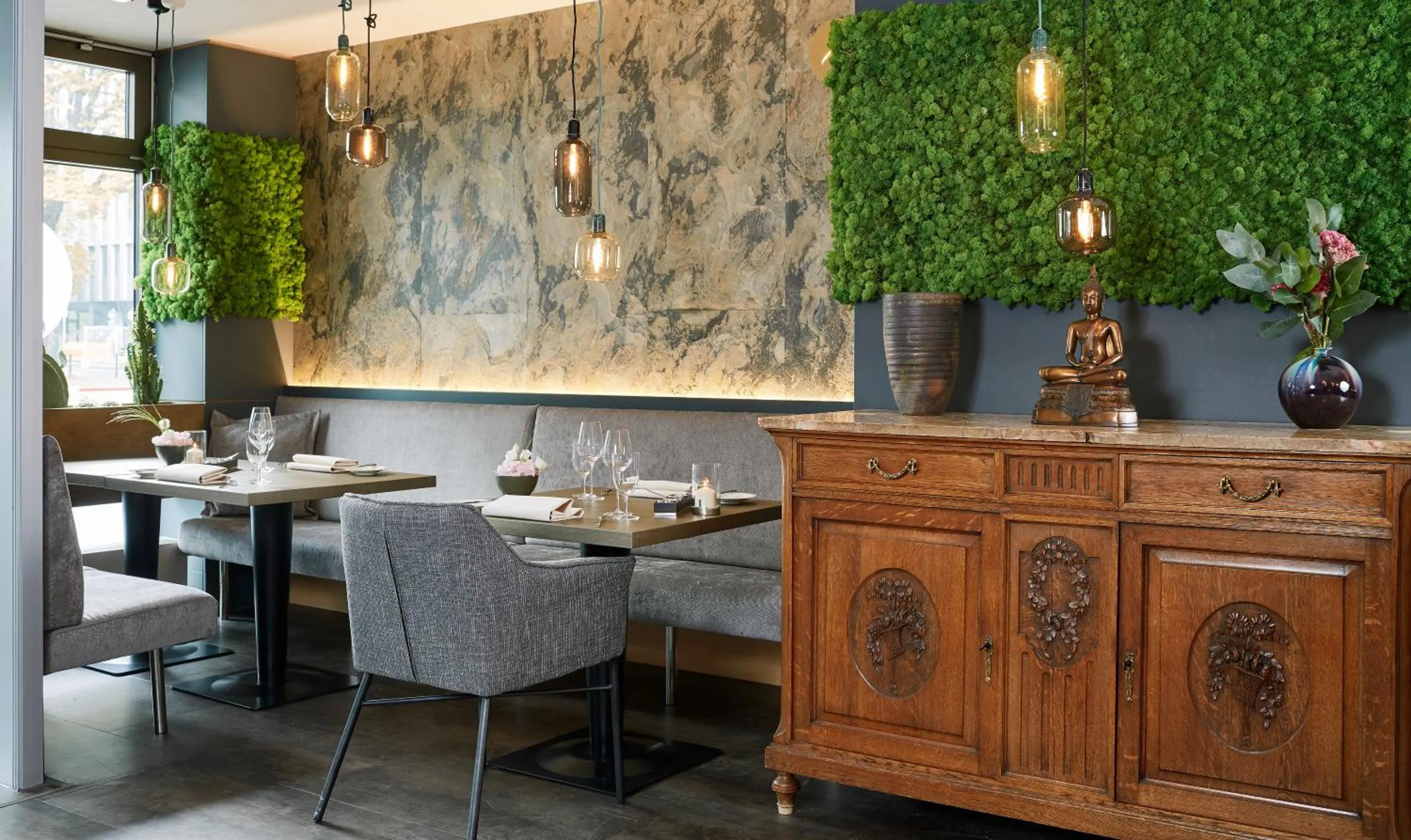 Restaurant/places to eat in Living Hotel Düsseldorf