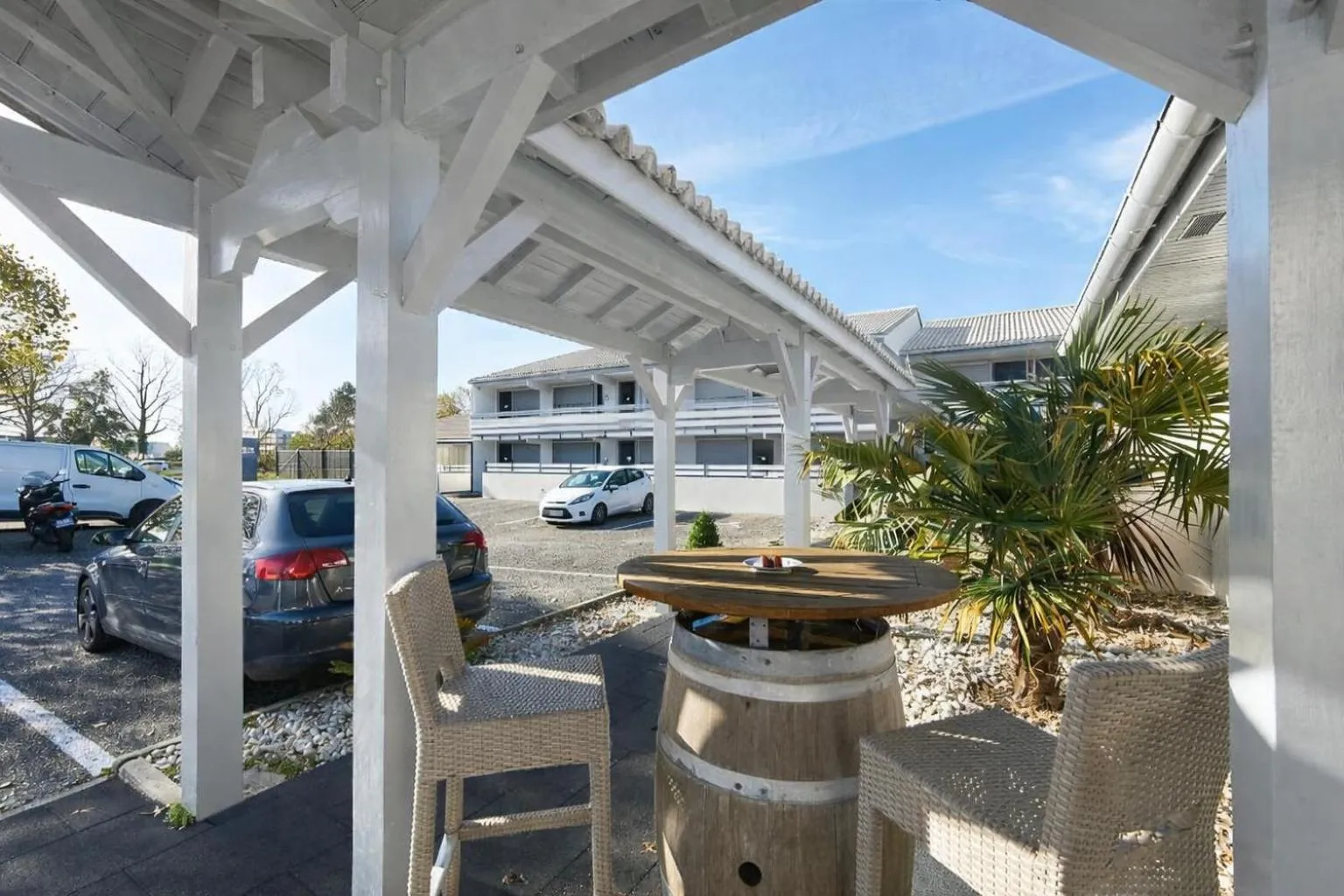 Property building in Kyriad Bordeaux - Merignac Aéroport