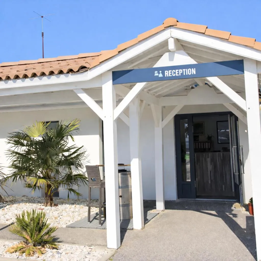 Property building in Kyriad Bordeaux - Merignac Aéroport