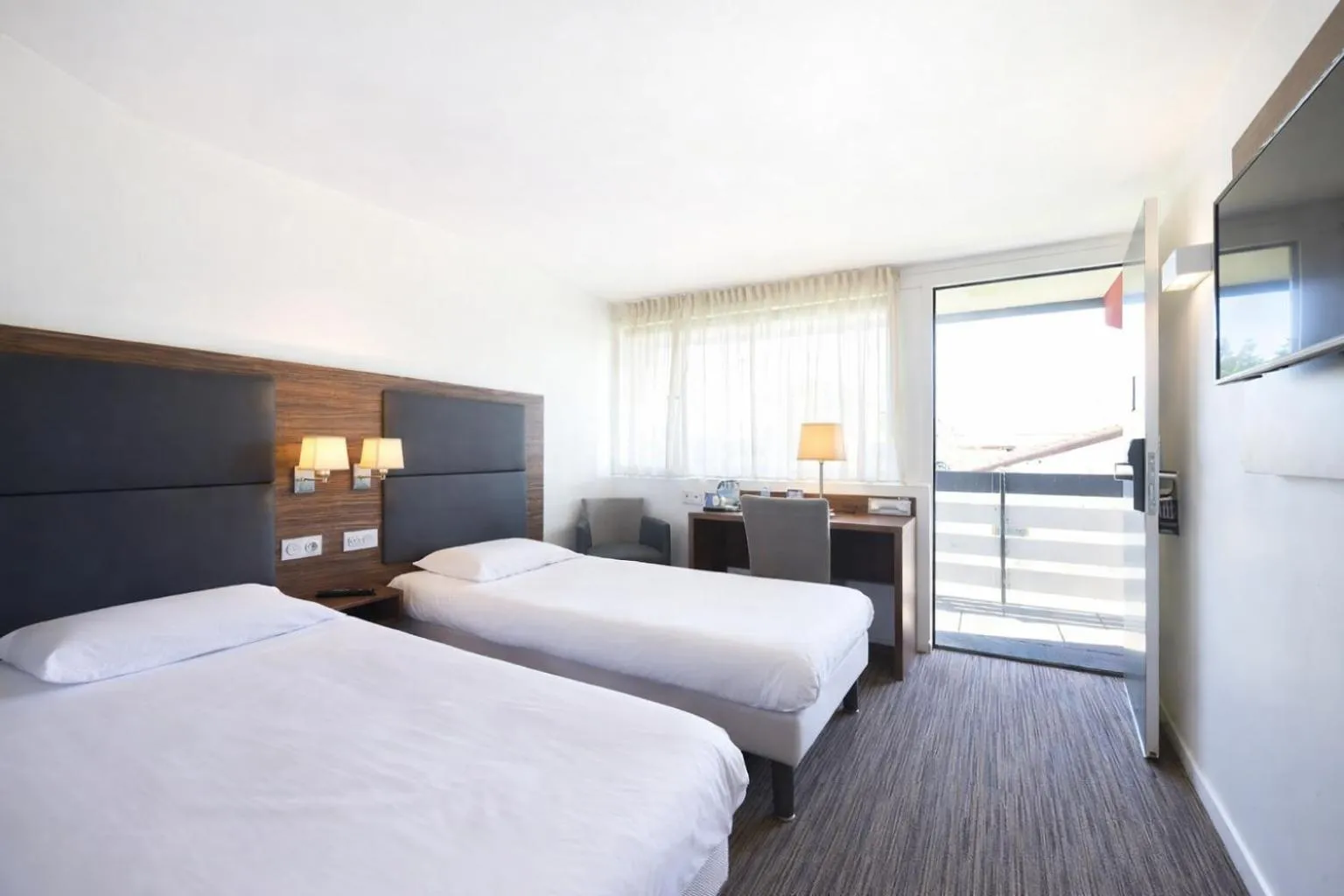 Bed in Kyriad Bordeaux - Merignac Aéroport