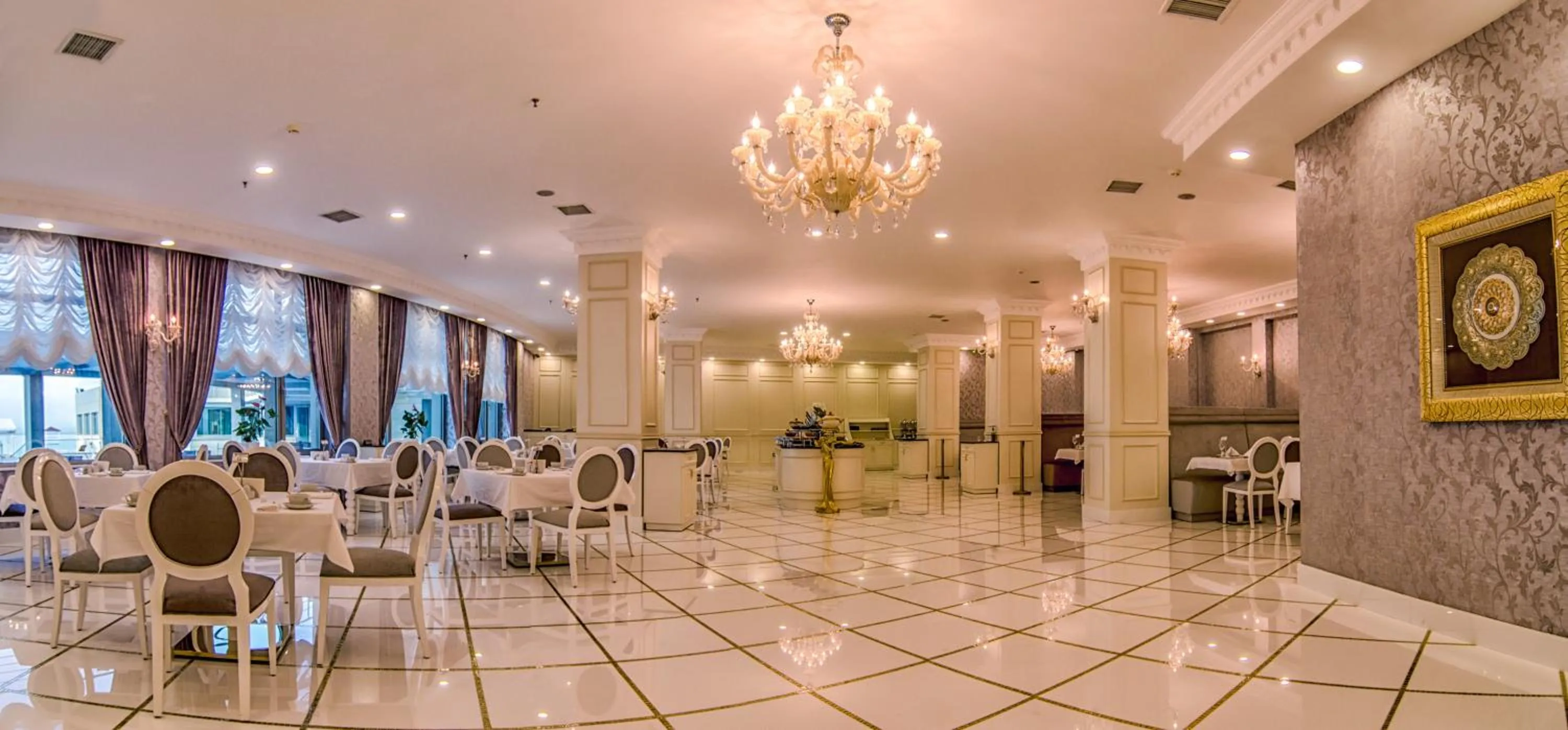 Restaurant/places to eat in Ramada by Wyndham Baku