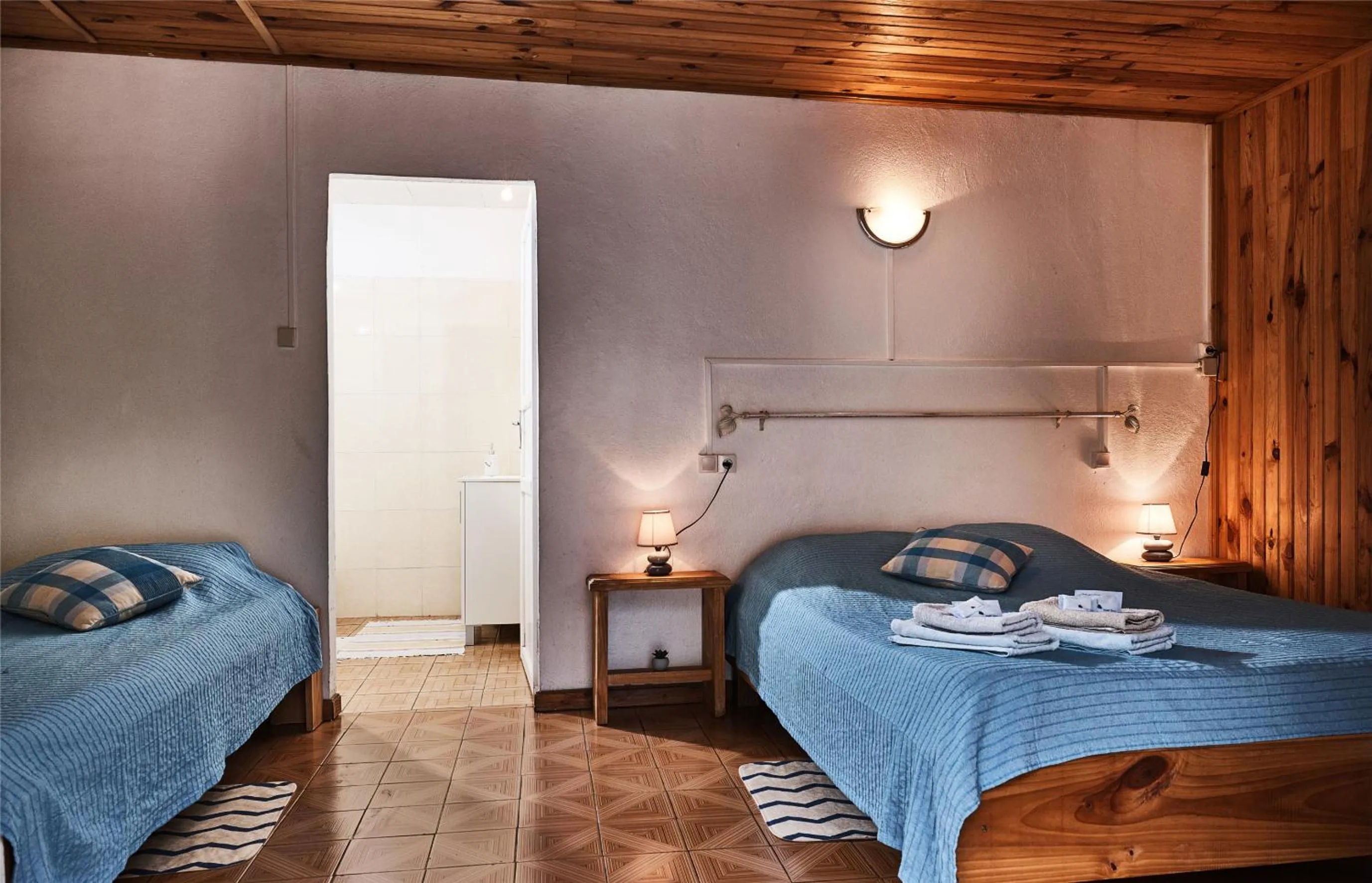 Photo of the whole room, Bed in le p'ti blanc des "o"