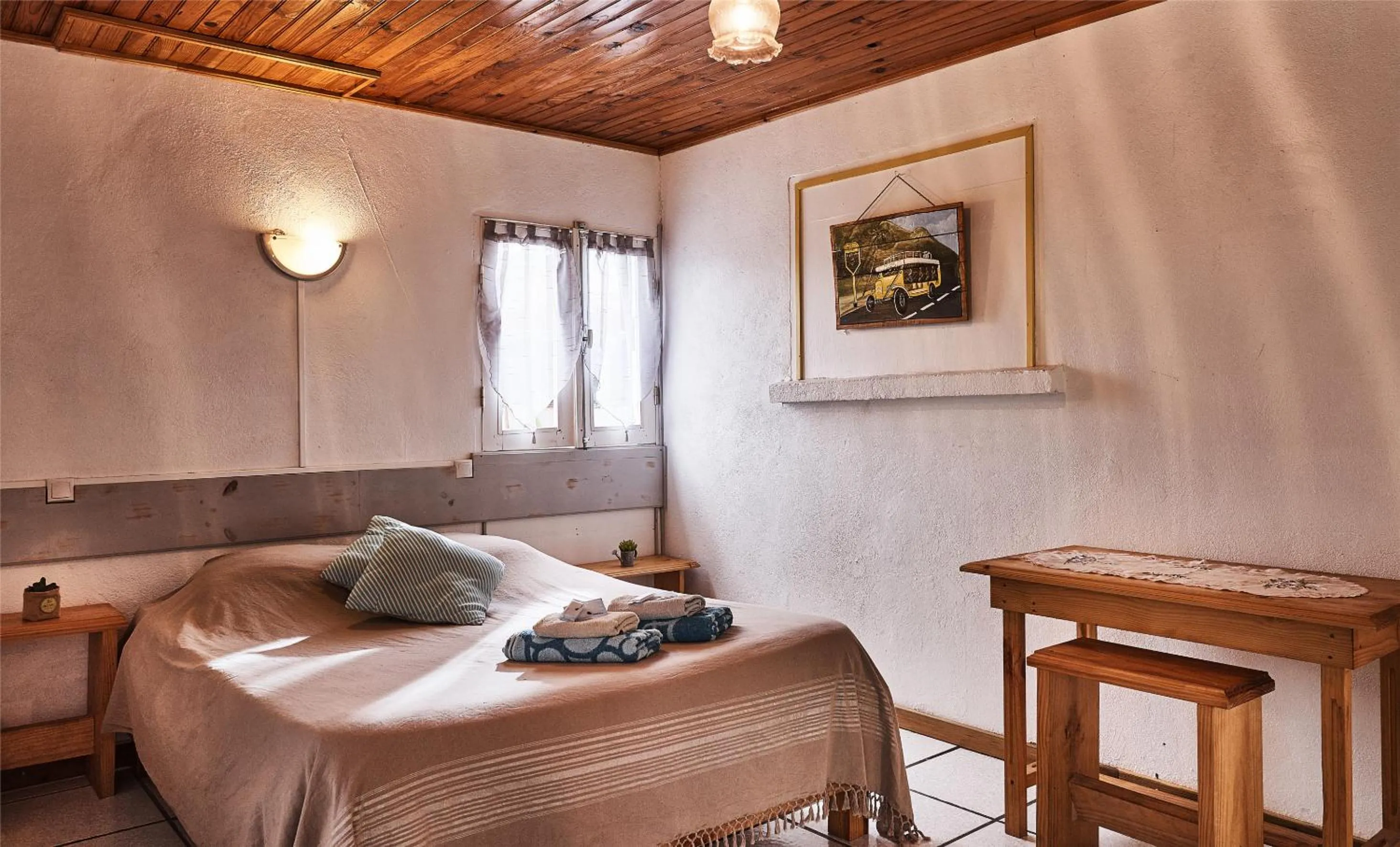 Photo of the whole room, Bed in le p'ti blanc des "o"