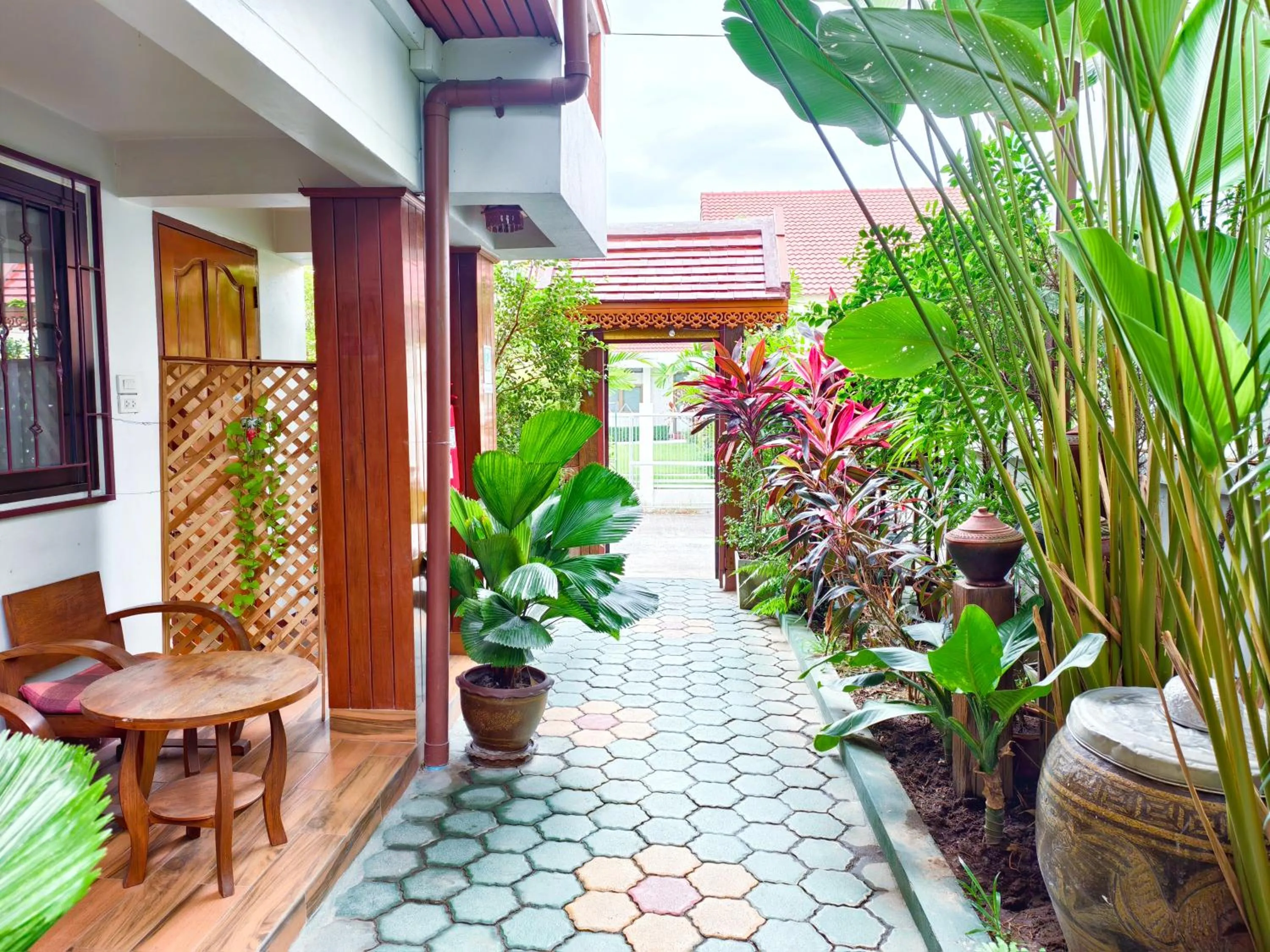 Facade/entrance in Aphilapa Residence
