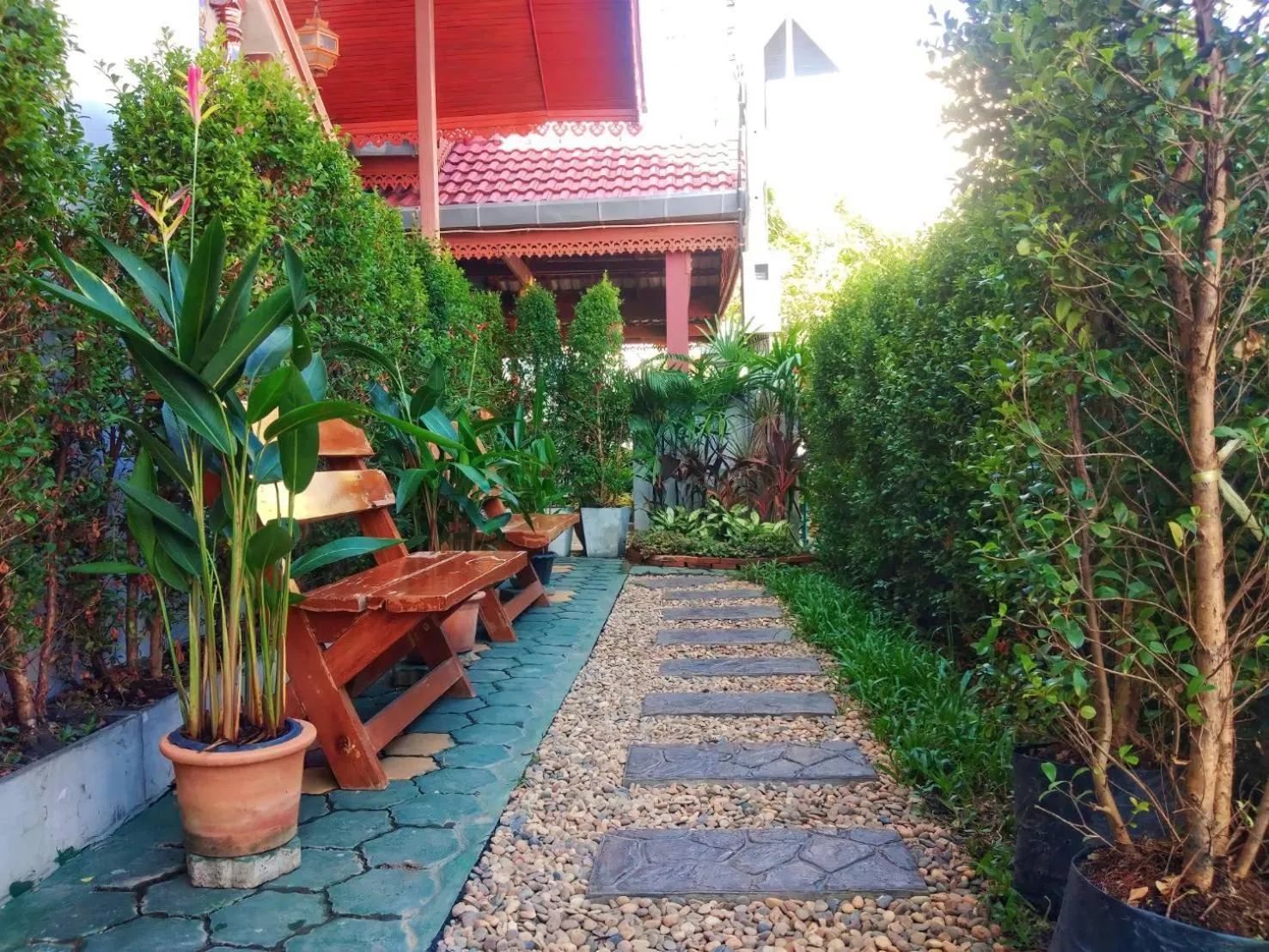 Facade/entrance in Apilapa Hotel