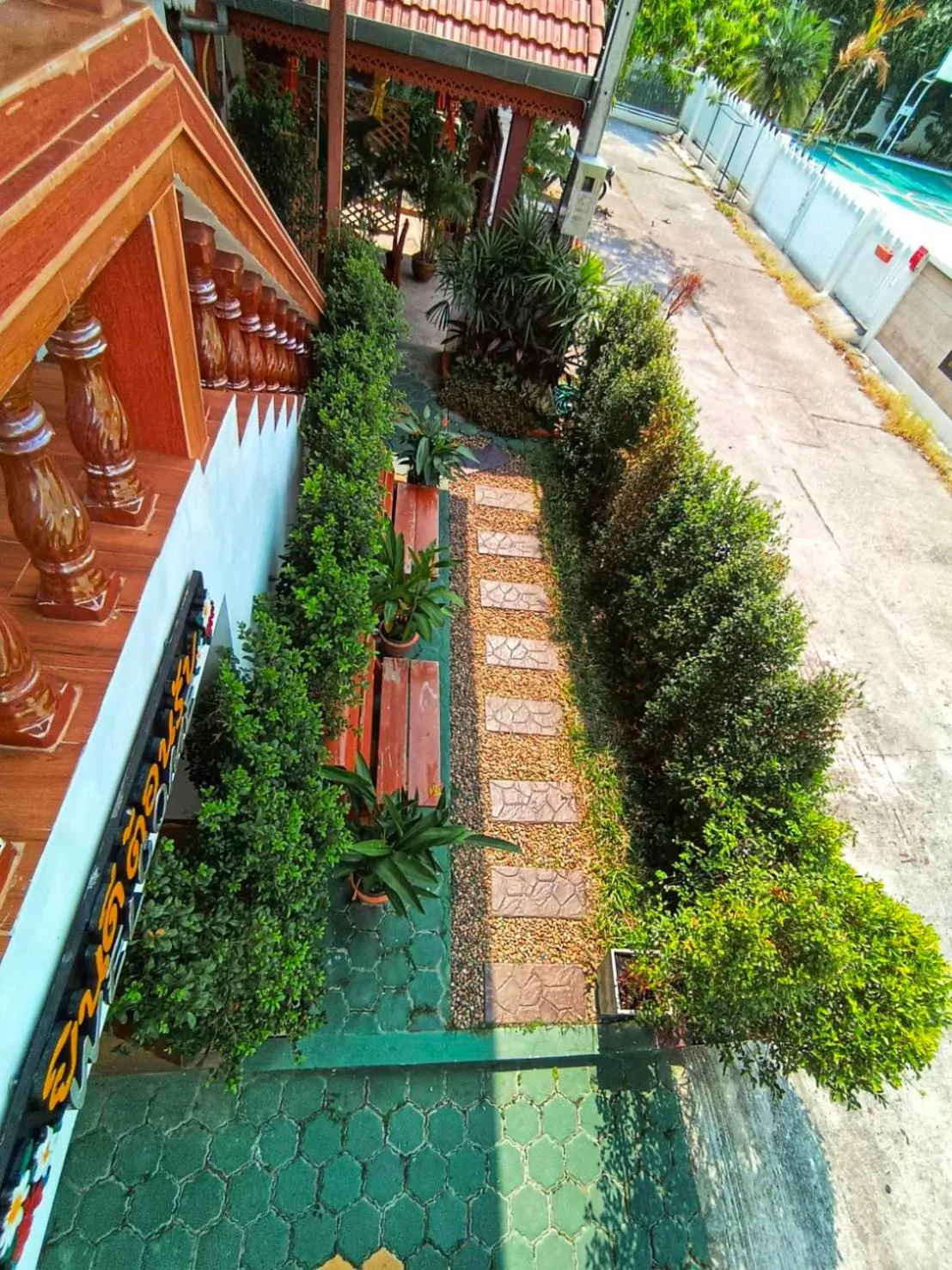 Garden view in Apilapa Hotel