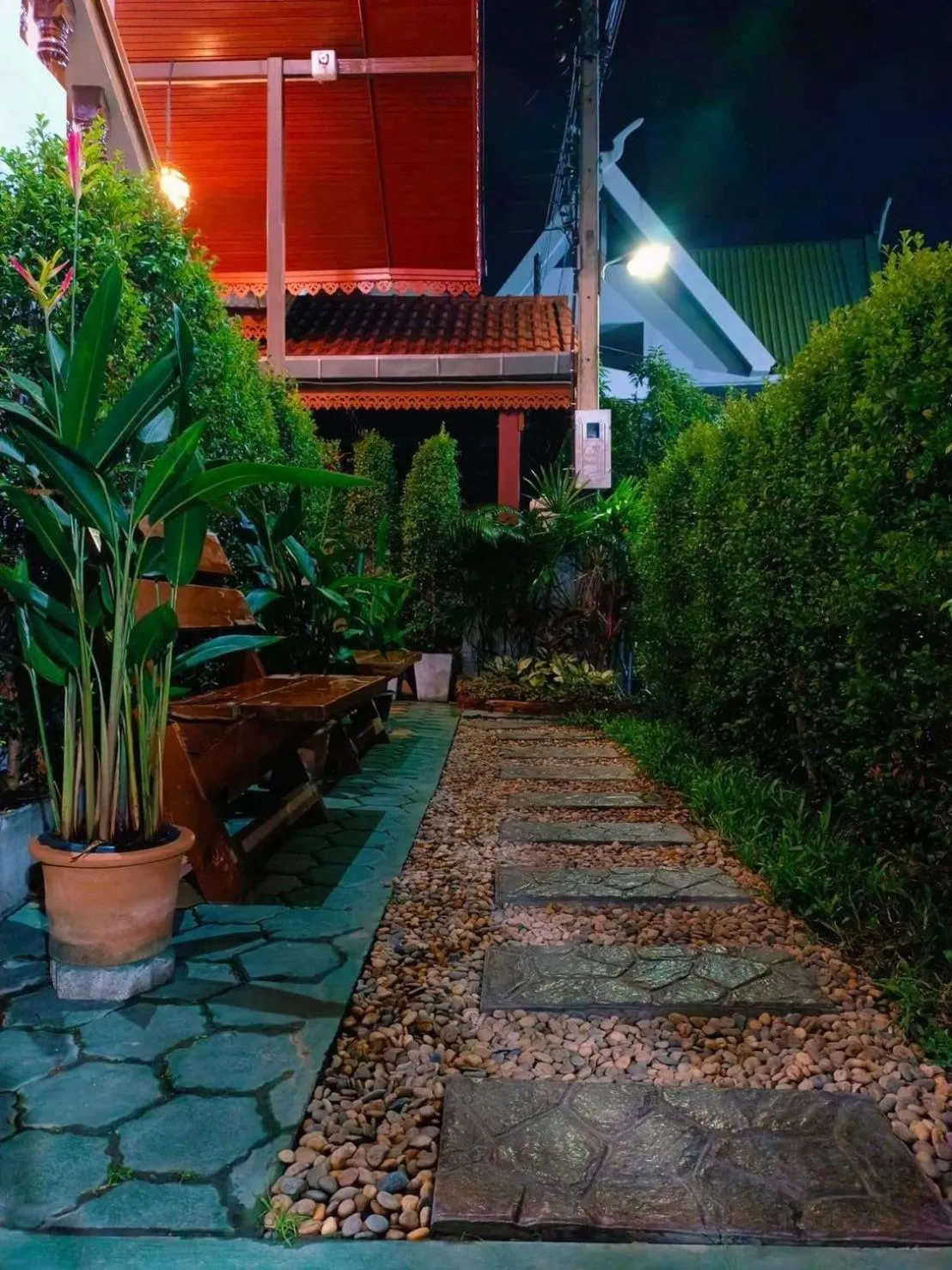 Facade/entrance in Apilapa Hotel