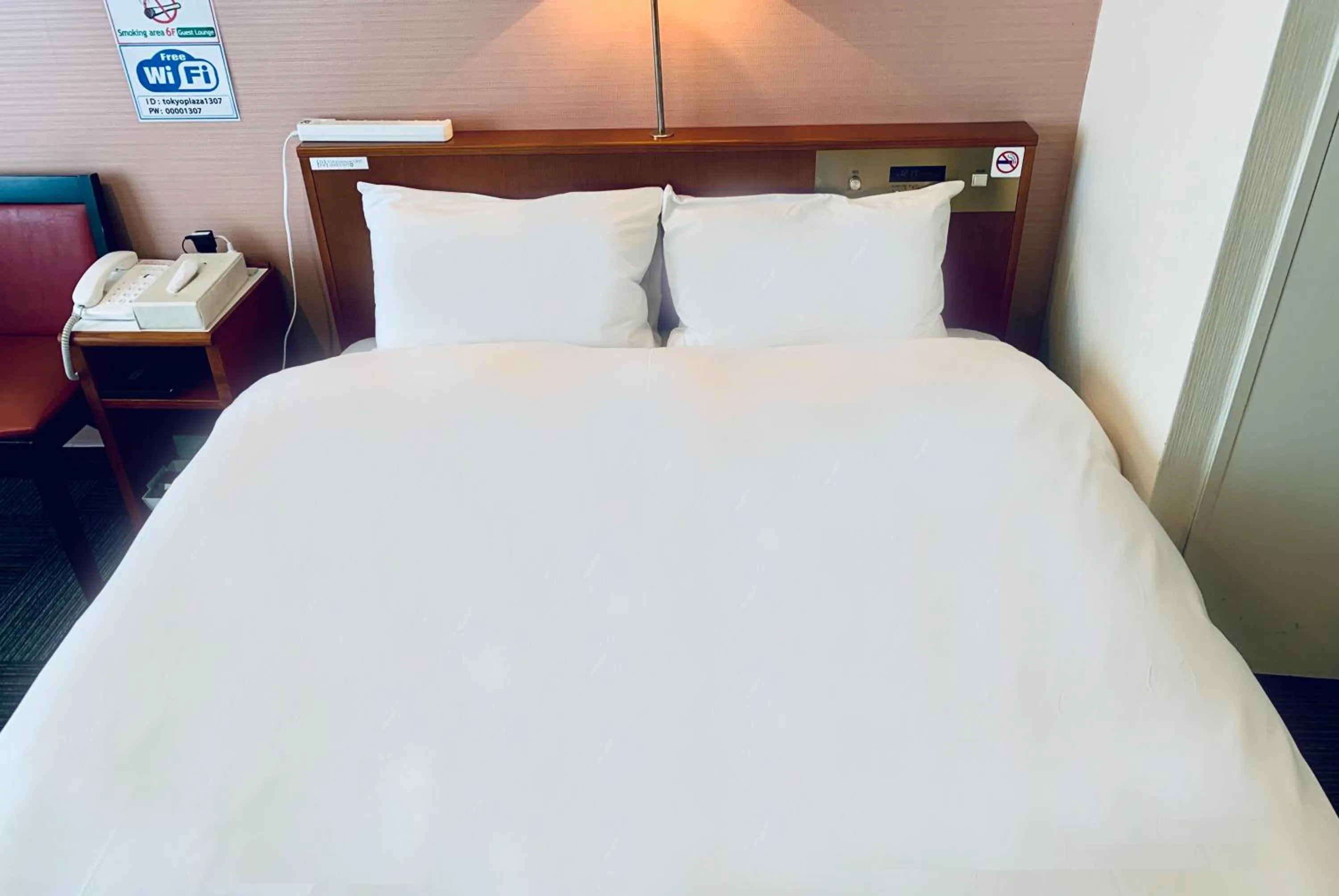 Bed in Tokyo Plaza Hotel
